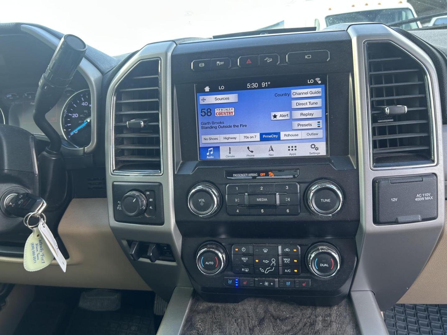 2019 White Ford F-350 SD Lariat Crew Cab 4WD (1FT8W3BT0KE) with an 6.7L V8 OHV 16V DIESEL engine, 6A transmission, located at 1687 Business 35 S, New Braunfels, TX, 78130, (830) 625-7159, 29.655487, -98.051491 - Photo#12