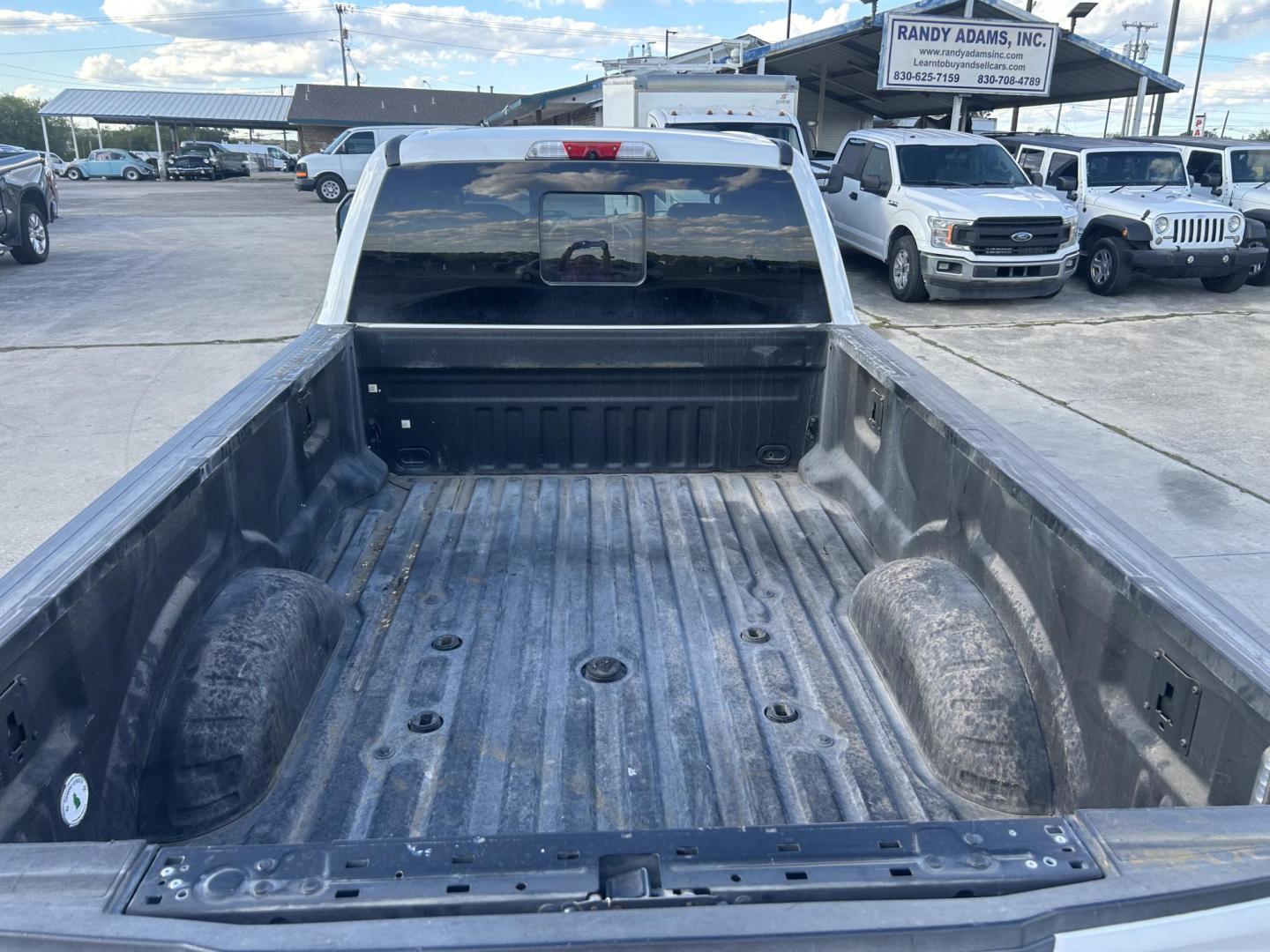 2019 White Ford F-350 SD Lariat Crew Cab 4WD (1FT8W3BT0KE) with an 6.7L V8 OHV 16V DIESEL engine, 6A transmission, located at 1687 Business 35 S, New Braunfels, TX, 78130, (830) 625-7159, 29.655487, -98.051491 - Photo#3