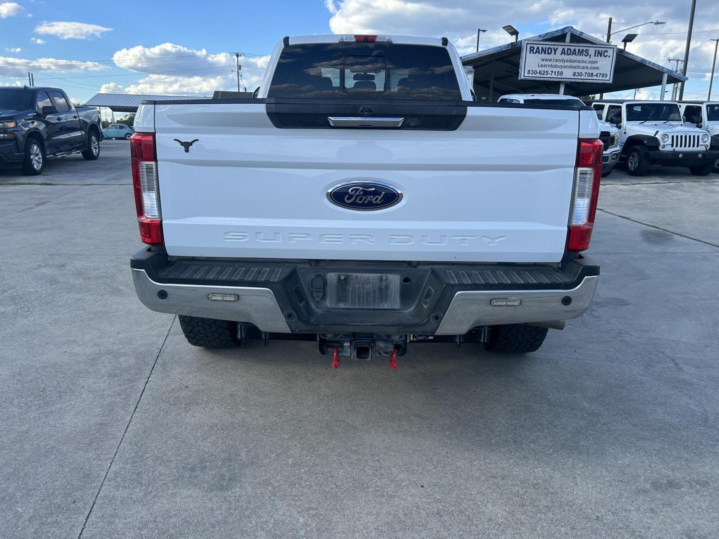 2019 White Ford F-350 SD Lariat Crew Cab 4WD (1FT8W3BT0KE) with an 6.7L V8 OHV 16V DIESEL engine, 6A transmission, located at 1687 Business 35 S, New Braunfels, TX, 78130, (830) 625-7159, 29.655487, -98.051491 - Photo#2