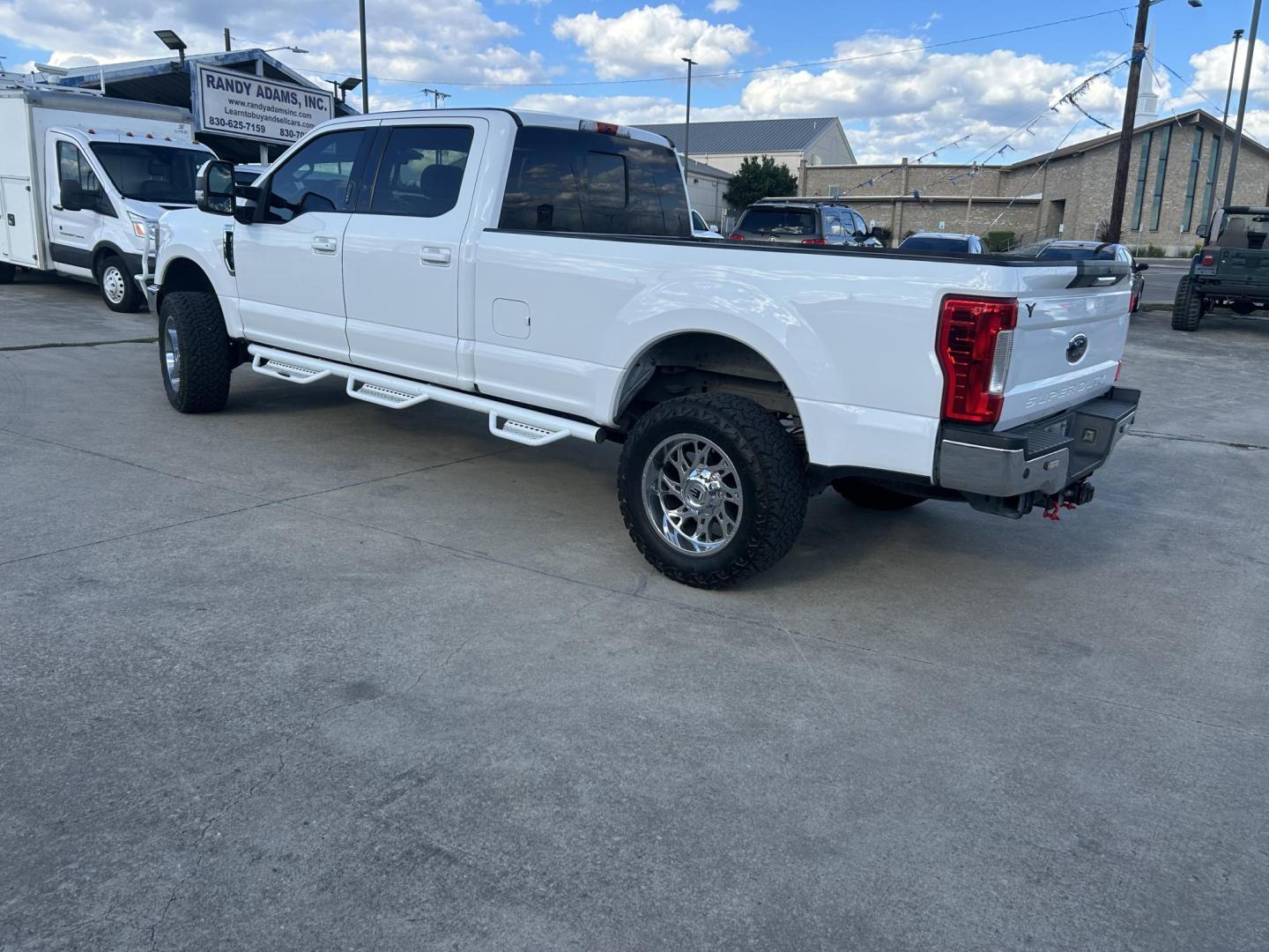 2019 White Ford F-350 SD Lariat Crew Cab 4WD (1FT8W3BT0KE) with an 6.7L V8 OHV 16V DIESEL engine, 6A transmission, located at 1687 Business 35 S, New Braunfels, TX, 78130, (830) 625-7159, 29.655487, -98.051491 - Photo#1