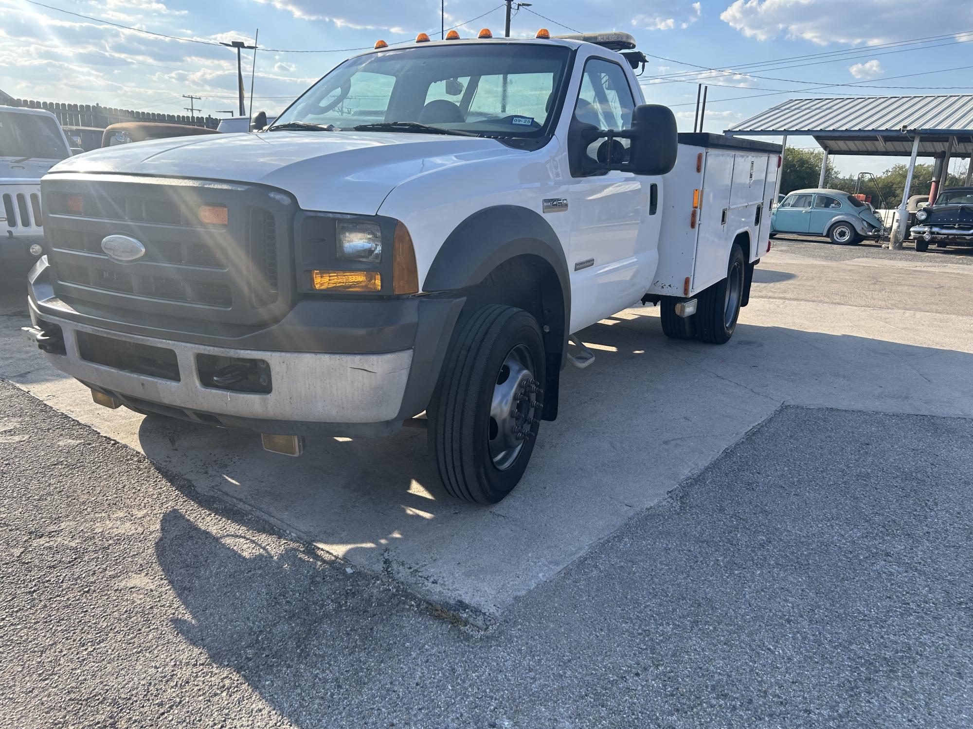photo of 2005 Ford F-450 SD Regular Cab 2WD DRW