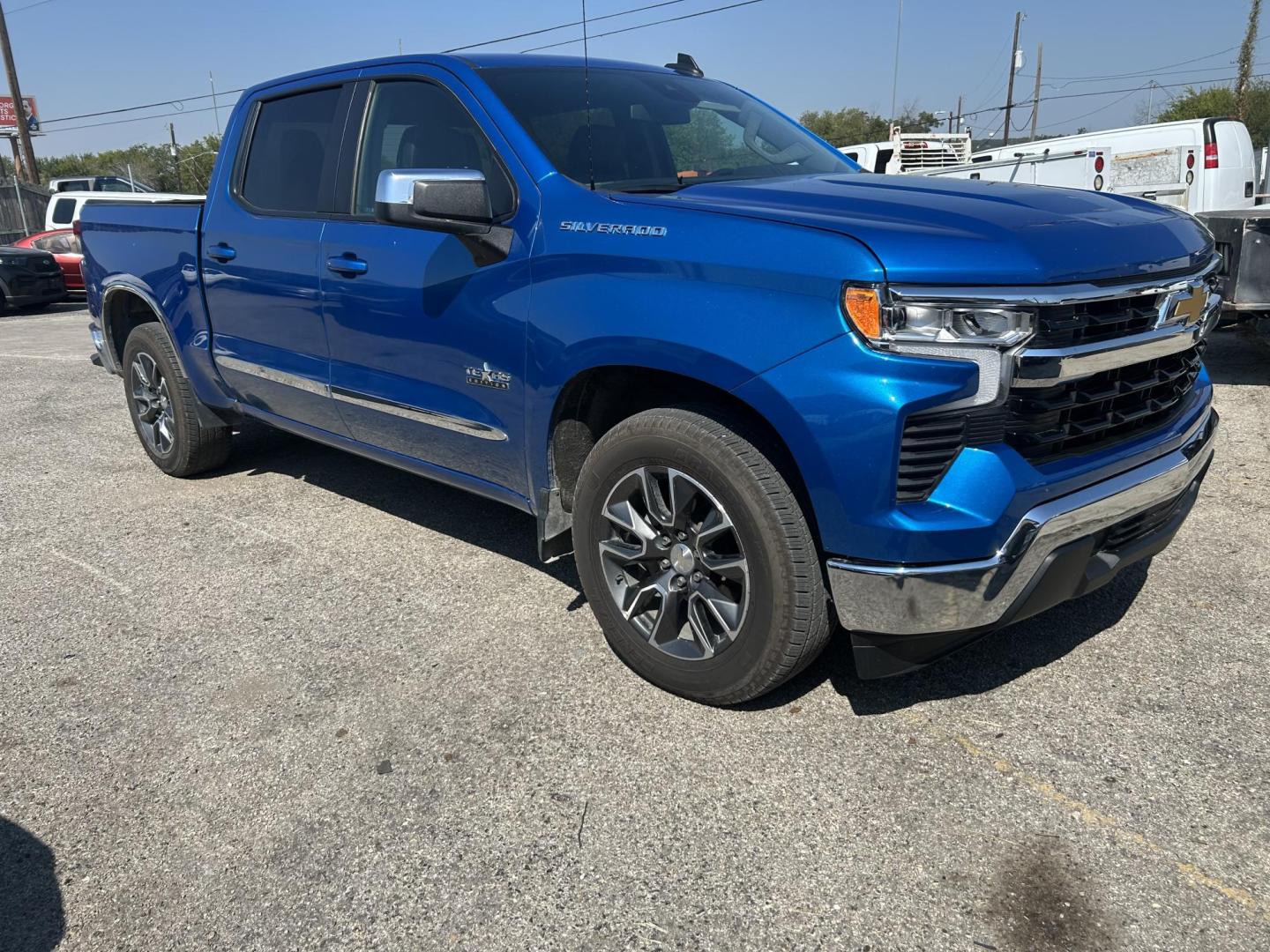2022 Blue Chevrolet Silverado 1500 LT Crew Cab 2WD (1GCPACED2NZ) with an 5.3L V8 OHV 16V engine, 6A transmission, located at 1687 Business 35 S, New Braunfels, TX, 78130, (830) 625-7159, 29.655487, -98.051491 - Photo#4