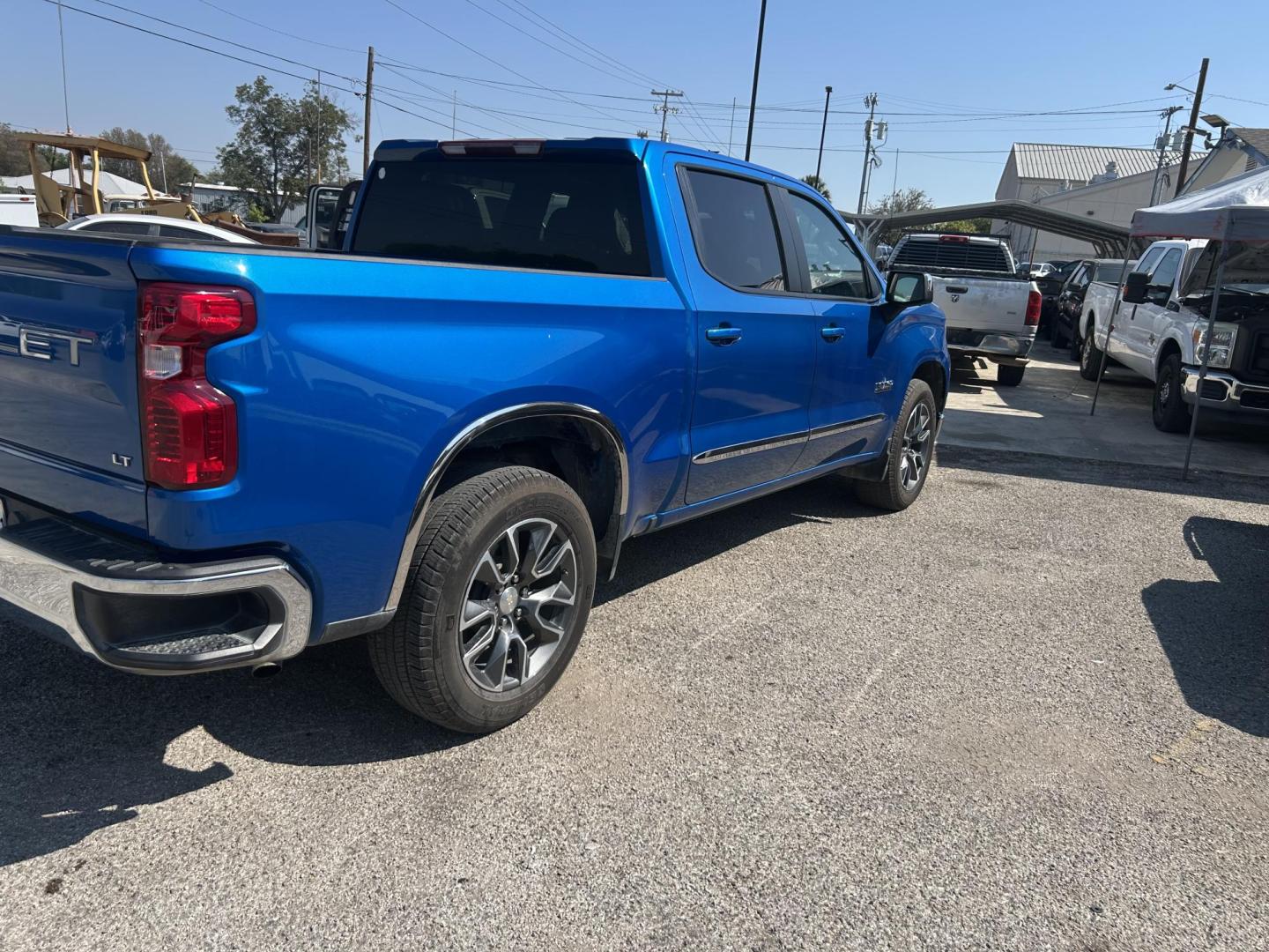 2022 Blue Chevrolet Silverado 1500 LT Crew Cab 2WD (1GCPACED2NZ) with an 5.3L V8 OHV 16V engine, 6A transmission, located at 1687 Business 35 S, New Braunfels, TX, 78130, (830) 625-7159, 29.655487, -98.051491 - Photo#3