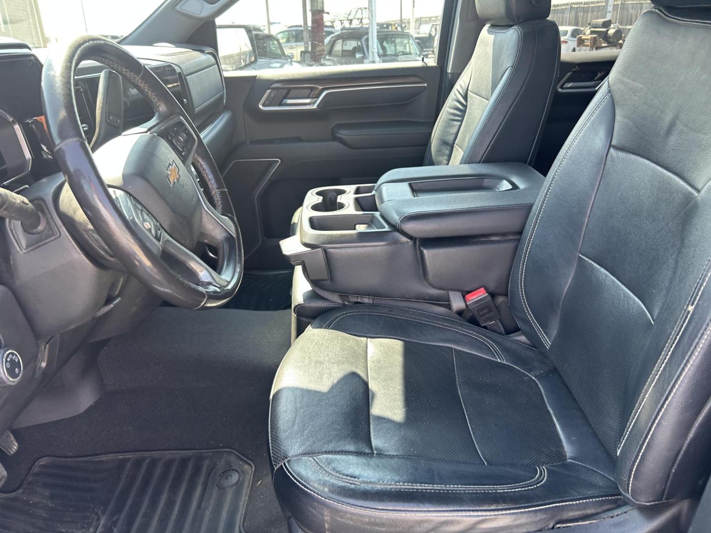 2022 Blue Chevrolet Silverado 1500 LT Crew Cab 2WD (1GCPACED2NZ) with an 5.3L V8 OHV 16V engine, 6A transmission, located at 1687 Business 35 S, New Braunfels, TX, 78130, (830) 625-7159, 29.655487, -98.051491 - Photo#6