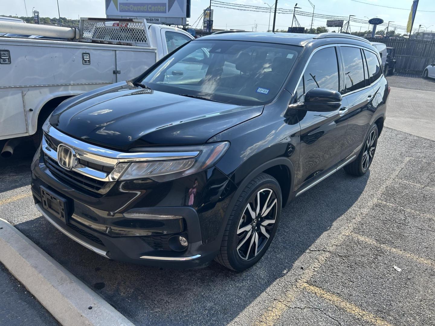 2019 Black Honda Pilot Touring 2WD (5FNYF5H99KB) with an 3.5L V6 SOHC 24V engine, 9A transmission, located at 1687 Business 35 S, New Braunfels, TX, 78130, (830) 625-7159, 29.655487, -98.051491 - Photo#0