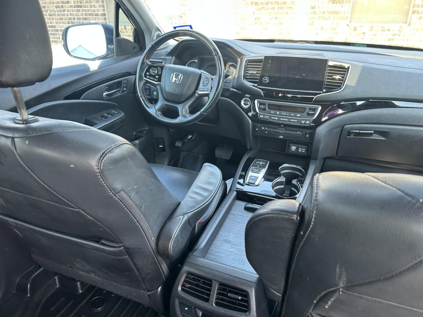 2019 Black Honda Pilot Touring 2WD (5FNYF5H99KB) with an 3.5L V6 SOHC 24V engine, 9A transmission, located at 1687 Business 35 S, New Braunfels, TX, 78130, (830) 625-7159, 29.655487, -98.051491 - Photo#10