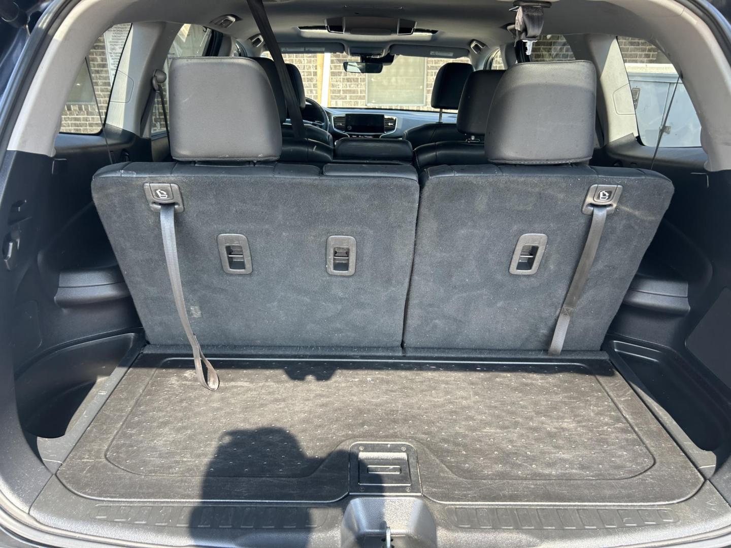 2019 Black Honda Pilot Touring 2WD (5FNYF5H99KB) with an 3.5L V6 SOHC 24V engine, 9A transmission, located at 1687 Business 35 S, New Braunfels, TX, 78130, (830) 625-7159, 29.655487, -98.051491 - Photo#12