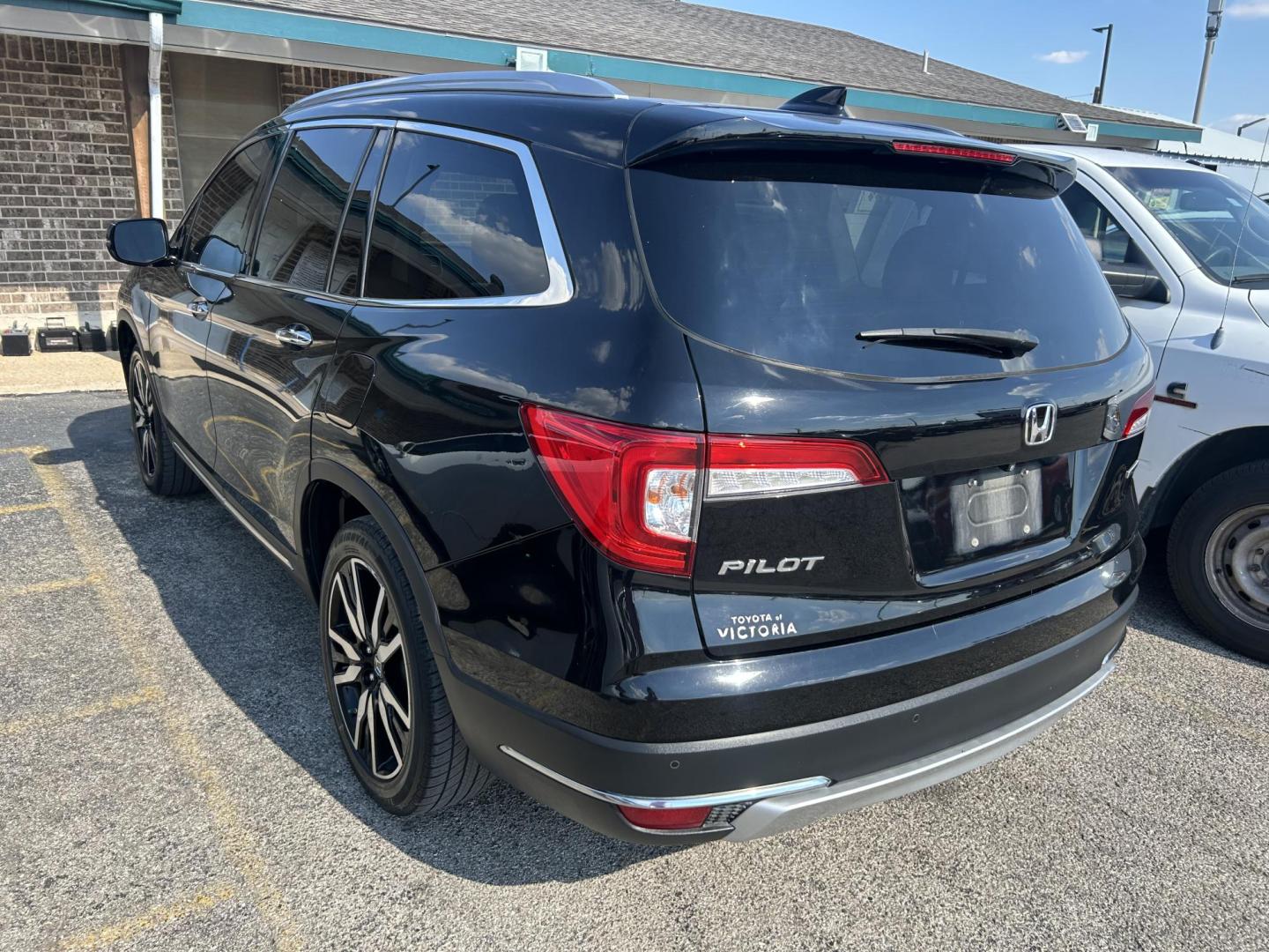 2019 Black Honda Pilot Touring 2WD (5FNYF5H99KB) with an 3.5L V6 SOHC 24V engine, 9A transmission, located at 1687 Business 35 S, New Braunfels, TX, 78130, (830) 625-7159, 29.655487, -98.051491 - Photo#1