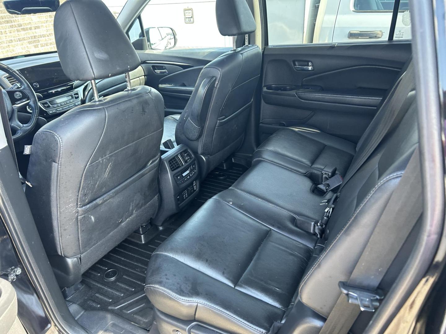 2019 Black Honda Pilot Touring 2WD (5FNYF5H99KB) with an 3.5L V6 SOHC 24V engine, 9A transmission, located at 1687 Business 35 S, New Braunfels, TX, 78130, (830) 625-7159, 29.655487, -98.051491 - Photo#7