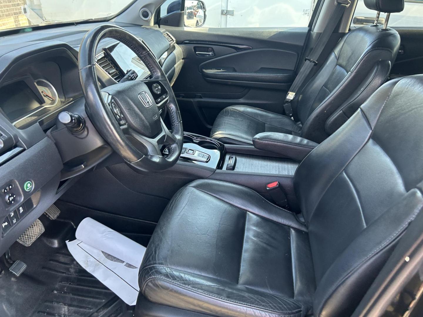 2019 Black Honda Pilot Touring 2WD (5FNYF5H99KB) with an 3.5L V6 SOHC 24V engine, 9A transmission, located at 1687 Business 35 S, New Braunfels, TX, 78130, (830) 625-7159, 29.655487, -98.051491 - Photo#5