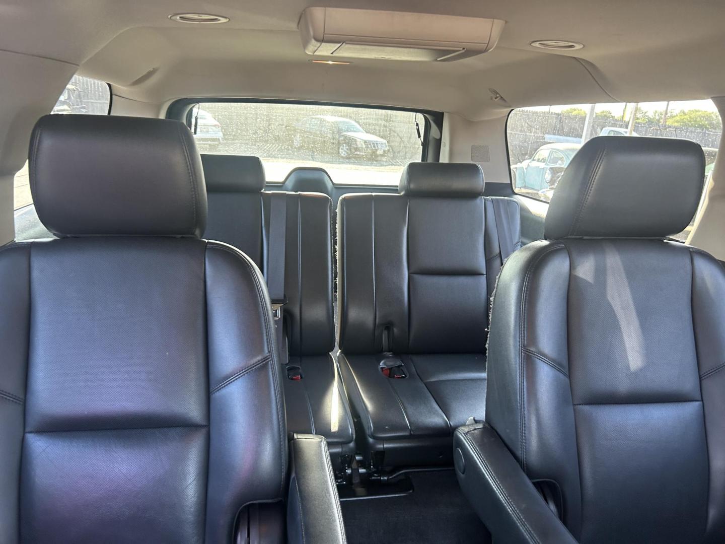 2014 Silver Chevrolet Suburban LTZ 1500 4WD (1GNSKKE70ER) with an 5.3L V8 OHV 16V FFV engine, 6-Speed Automatic transmission, located at 1687 Business 35 S, New Braunfels, TX, 78130, (830) 625-7159, 29.655487, -98.051491 - Photo#4