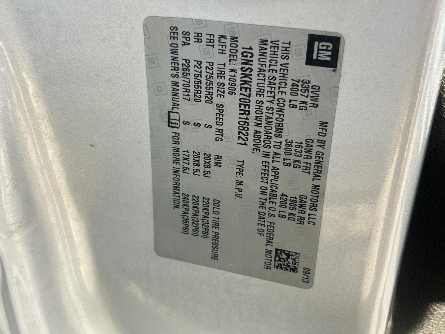 2014 Silver Chevrolet Suburban LTZ 1500 4WD (1GNSKKE70ER) with an 5.3L V8 OHV 16V FFV engine, 6-Speed Automatic transmission, located at 1687 Business 35 S, New Braunfels, TX, 78130, (830) 625-7159, 29.655487, -98.051491 - Photo#15