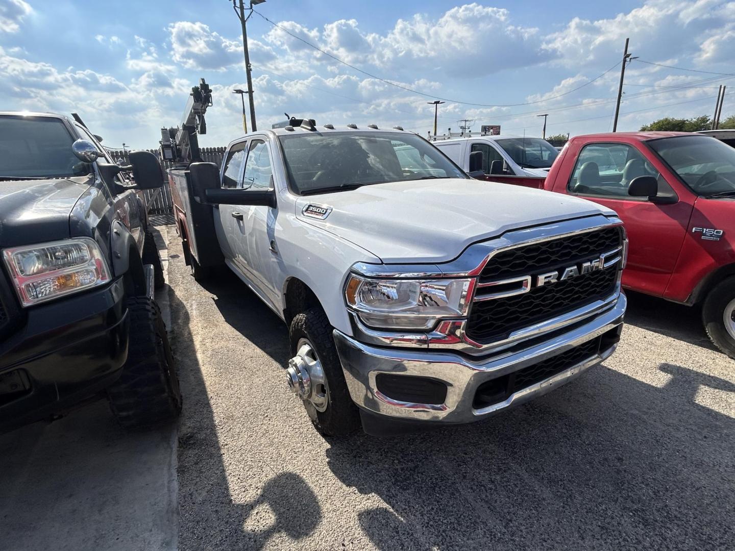 2020 White RAM 3500 Crew Cab 4WD DRW (3C7WRTCL6LG) with an 6.7L L6 OHV 24V TURBO DIESEL engine, 6A transmission, located at 1687 Business 35 S, New Braunfels, TX, 78130, (830) 625-7159, 29.655487, -98.051491 - Photo#1