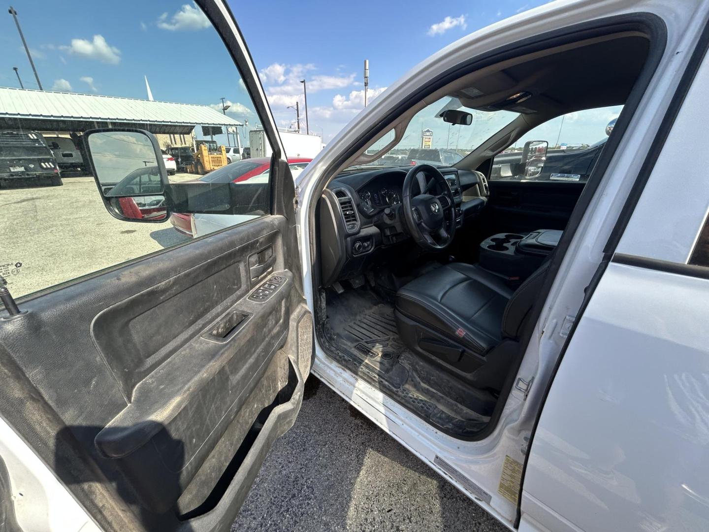 2020 White RAM 3500 Crew Cab 4WD DRW (3C7WRTCL6LG) with an 6.7L L6 OHV 24V TURBO DIESEL engine, 6A transmission, located at 1687 Business 35 S, New Braunfels, TX, 78130, (830) 625-7159, 29.655487, -98.051491 - Photo#11