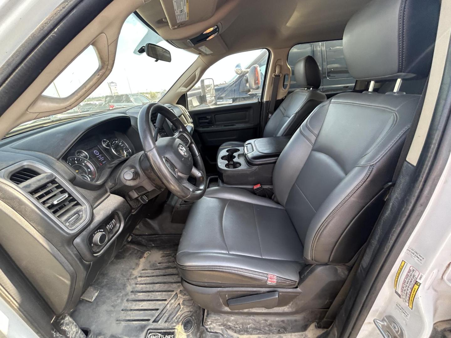 2020 White RAM 3500 Crew Cab 4WD DRW (3C7WRTCL6LG) with an 6.7L L6 OHV 24V TURBO DIESEL engine, 6A transmission, located at 1687 Business 35 S, New Braunfels, TX, 78130, (830) 625-7159, 29.655487, -98.051491 - Photo#12
