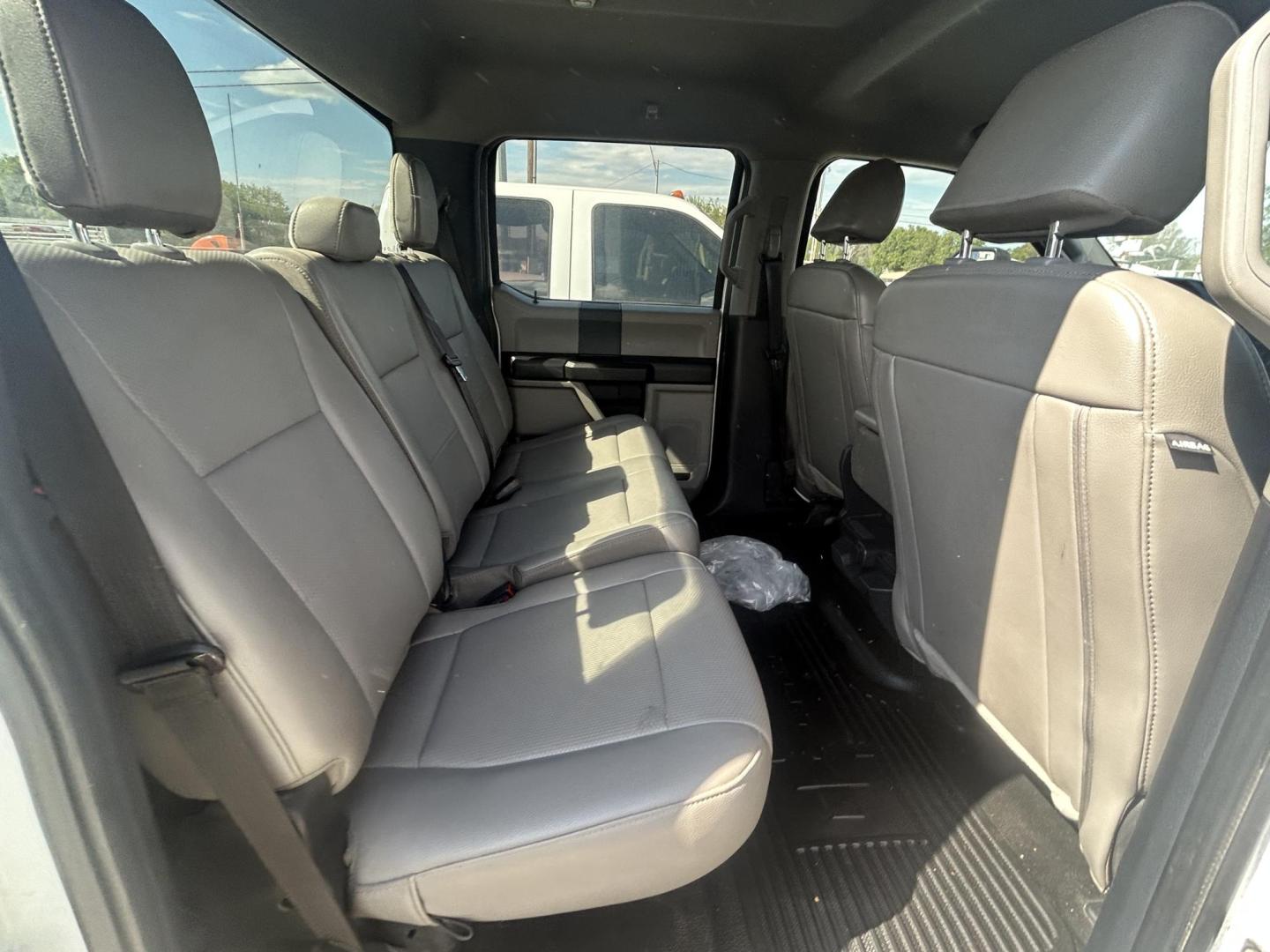 2022 White Ford F-250 SD XL Crew Cab 4WD (1FT7W2BTXNE) with an 6.7L V8 OHV 16V DIESEL engine, 6A transmission, located at 1687 Business 35 S, New Braunfels, TX, 78130, (830) 625-7159, 29.655487, -98.051491 - Photo#4