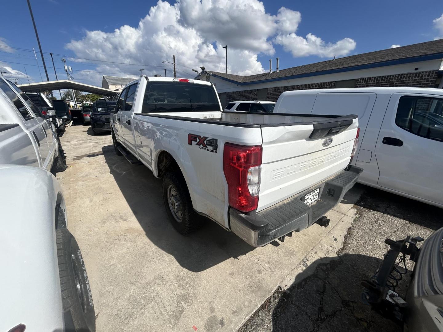 2022 White Ford F-250 SD XL Crew Cab 4WD (1FT7W2BTXNE) with an 6.7L V8 OHV 16V DIESEL engine, 6A transmission, located at 1687 Business 35 S, New Braunfels, TX, 78130, (830) 625-7159, 29.655487, -98.051491 - Photo#7