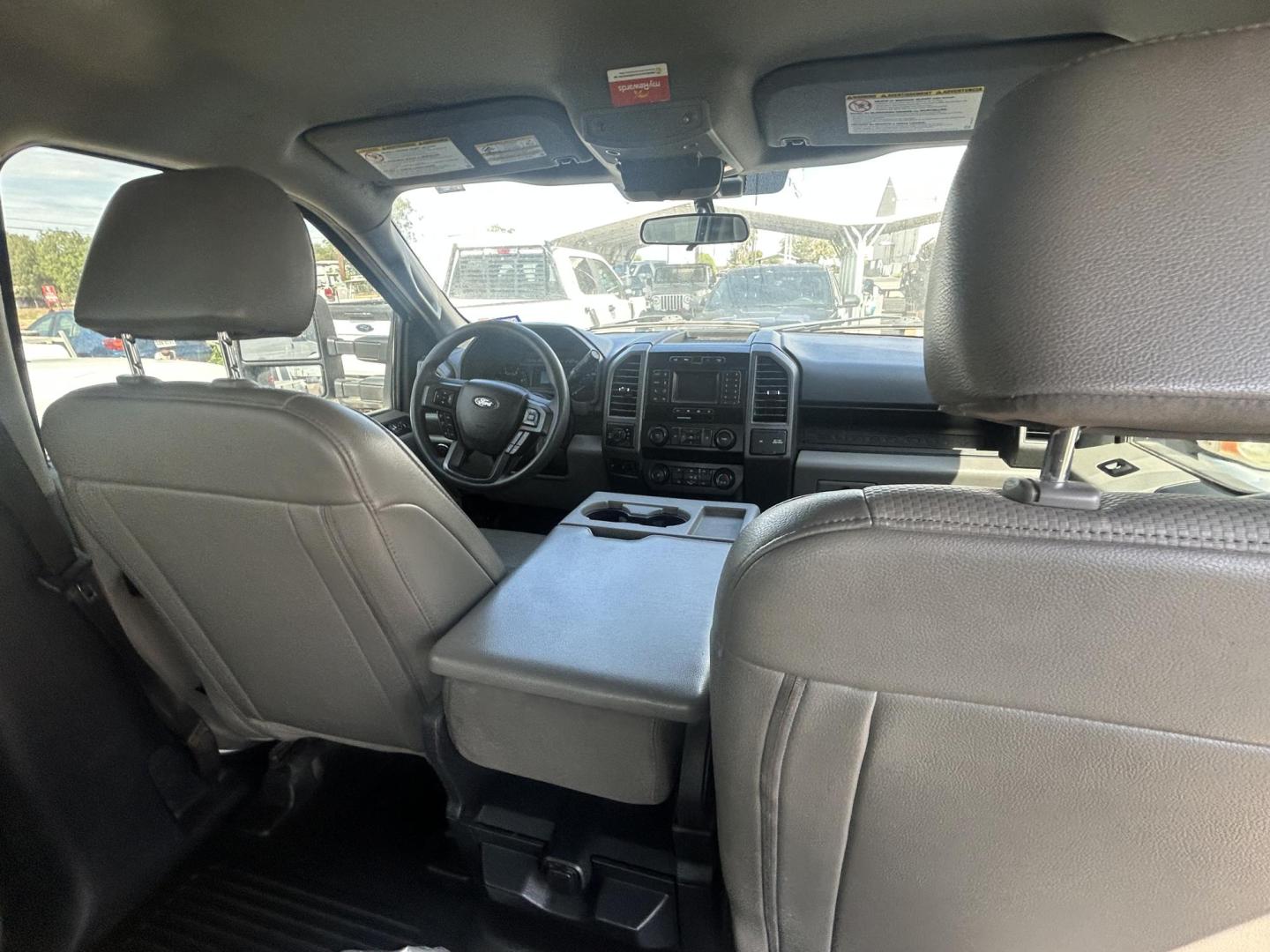 2022 White Ford F-250 SD XL Crew Cab 4WD (1FT7W2BTXNE) with an 6.7L V8 OHV 16V DIESEL engine, 6A transmission, located at 1687 Business 35 S, New Braunfels, TX, 78130, (830) 625-7159, 29.655487, -98.051491 - Photo#5