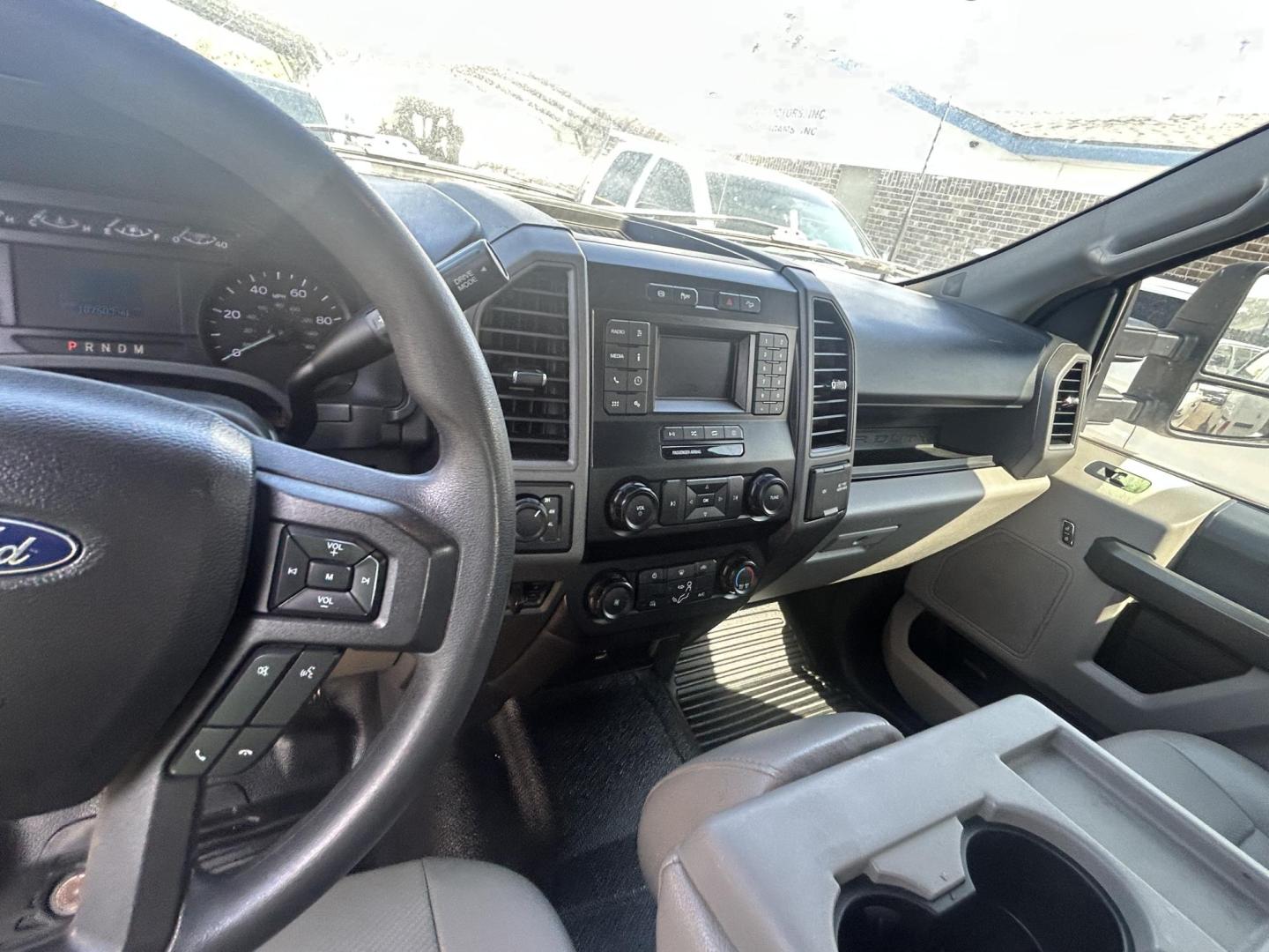 2022 White Ford F-250 SD XL Crew Cab 4WD (1FT7W2BTXNE) with an 6.7L V8 OHV 16V DIESEL engine, 6A transmission, located at 1687 Business 35 S, New Braunfels, TX, 78130, (830) 625-7159, 29.655487, -98.051491 - Photo#12