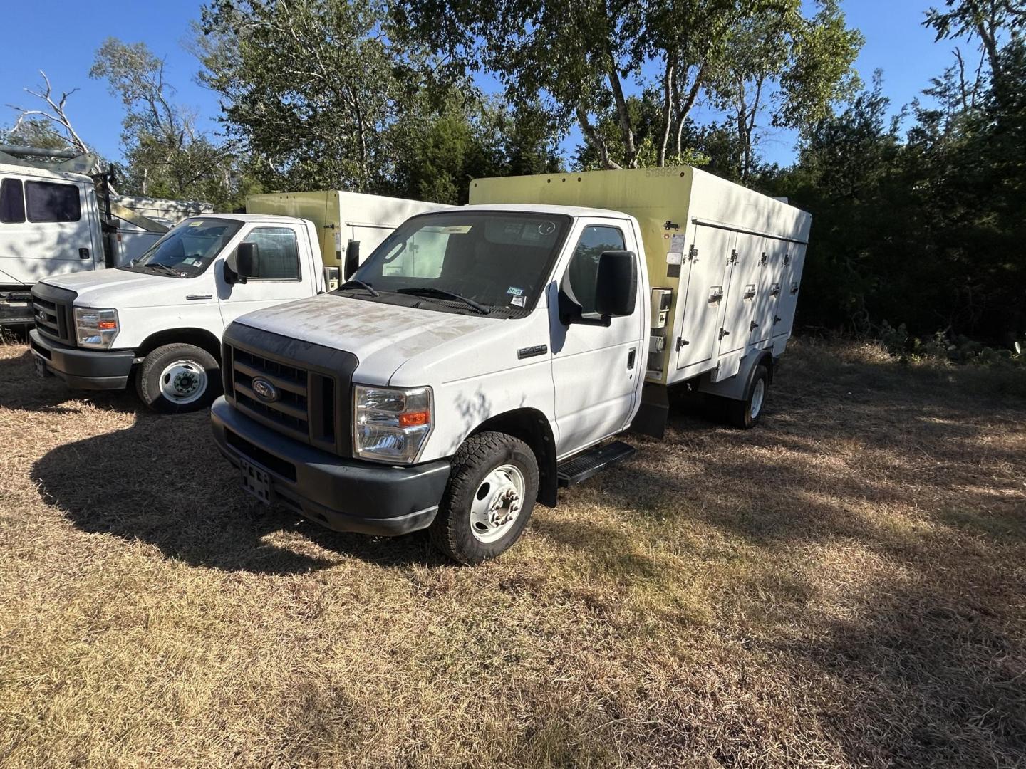 2019 White Ford Econoline E450 (1FDXE4FS1KD) with an 6.8L V10 SOHC 20V engine, located at 1687 Business 35 S, New Braunfels, TX, 78130, (830) 625-7159, 29.655487, -98.051491 - Photo#0