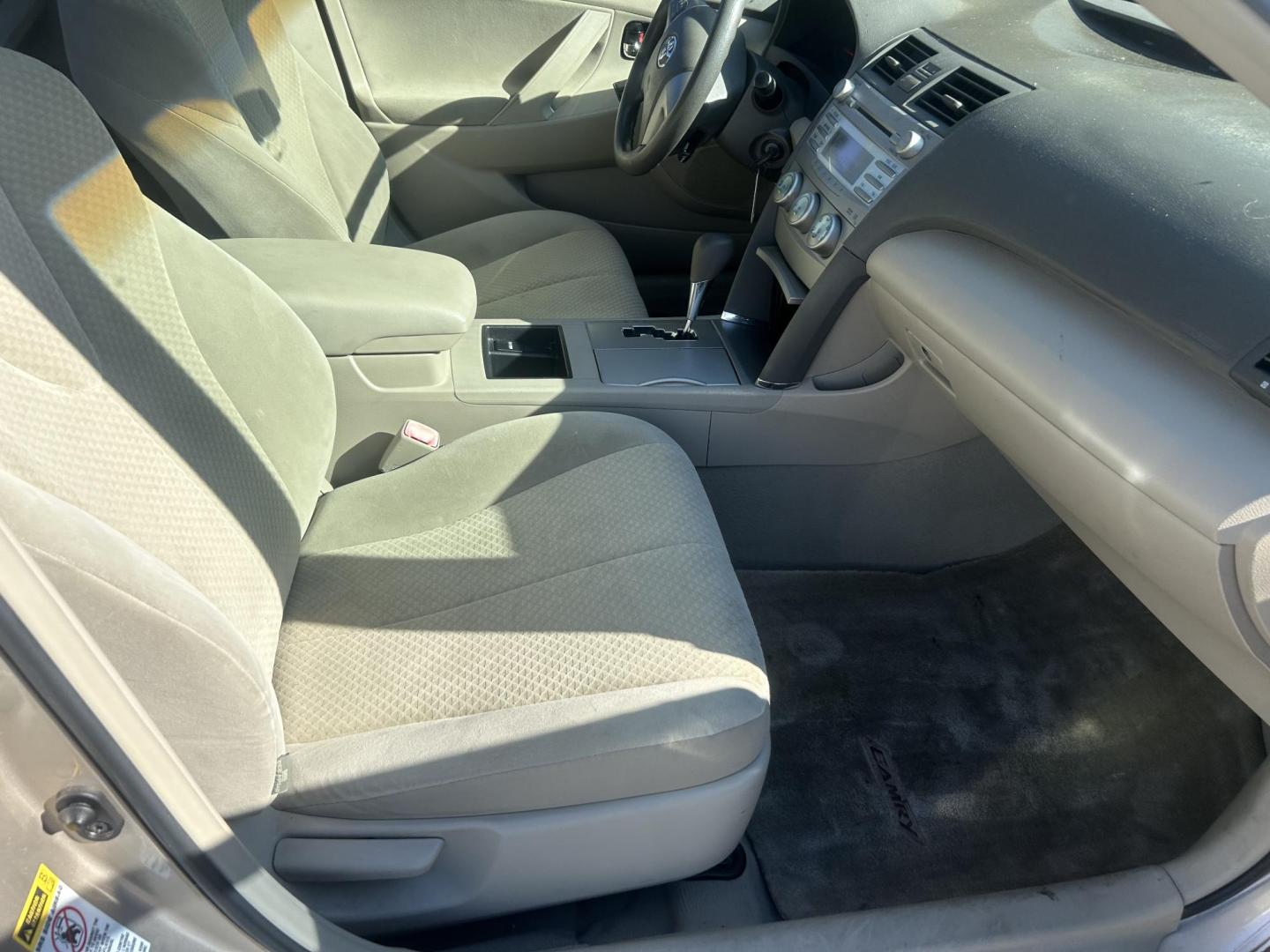 2007 Gold Toyota Camry CE 5-Spd AT (4T4BE46K07R) with an 2.4L L4 DOHC 16V engine, 5-Speed Automatic Overdrive transmission, located at 1687 Business 35 S, New Braunfels, TX, 78130, (830) 625-7159, 29.655487, -98.051491 - Photo#2