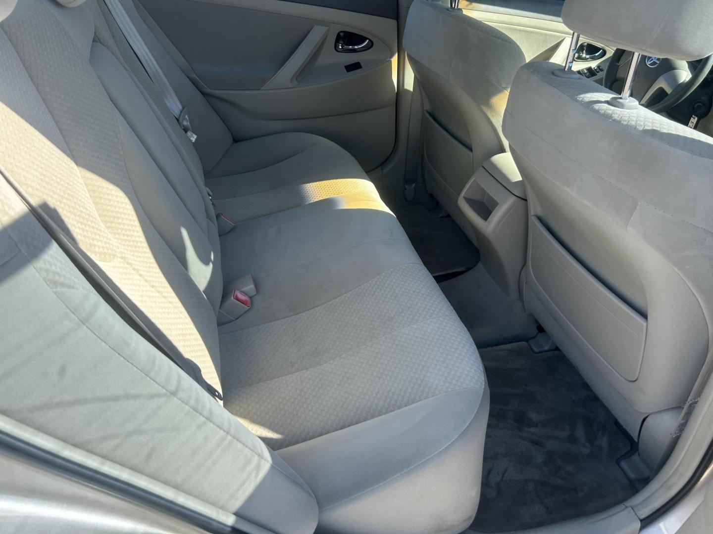 2007 Gold Toyota Camry CE 5-Spd AT (4T4BE46K07R) with an 2.4L L4 DOHC 16V engine, 5-Speed Automatic Overdrive transmission, located at 1687 Business 35 S, New Braunfels, TX, 78130, (830) 625-7159, 29.655487, -98.051491 - Photo#4
