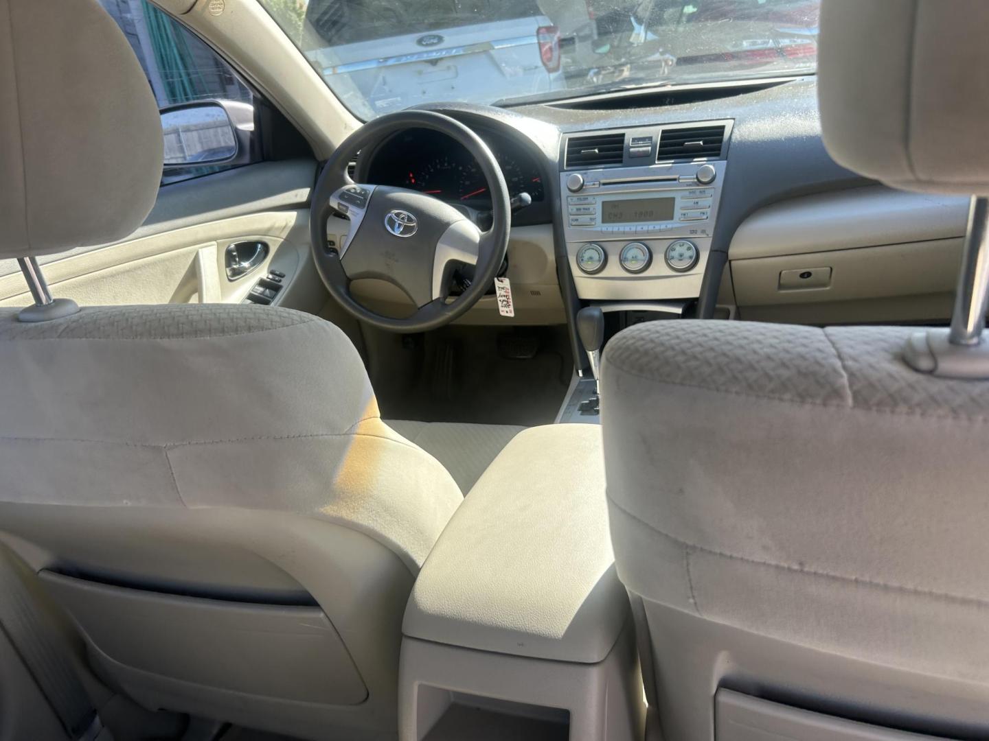 2007 Gold Toyota Camry CE 5-Spd AT (4T4BE46K07R) with an 2.4L L4 DOHC 16V engine, 5-Speed Automatic Overdrive transmission, located at 1687 Business 35 S, New Braunfels, TX, 78130, (830) 625-7159, 29.655487, -98.051491 - Photo#5