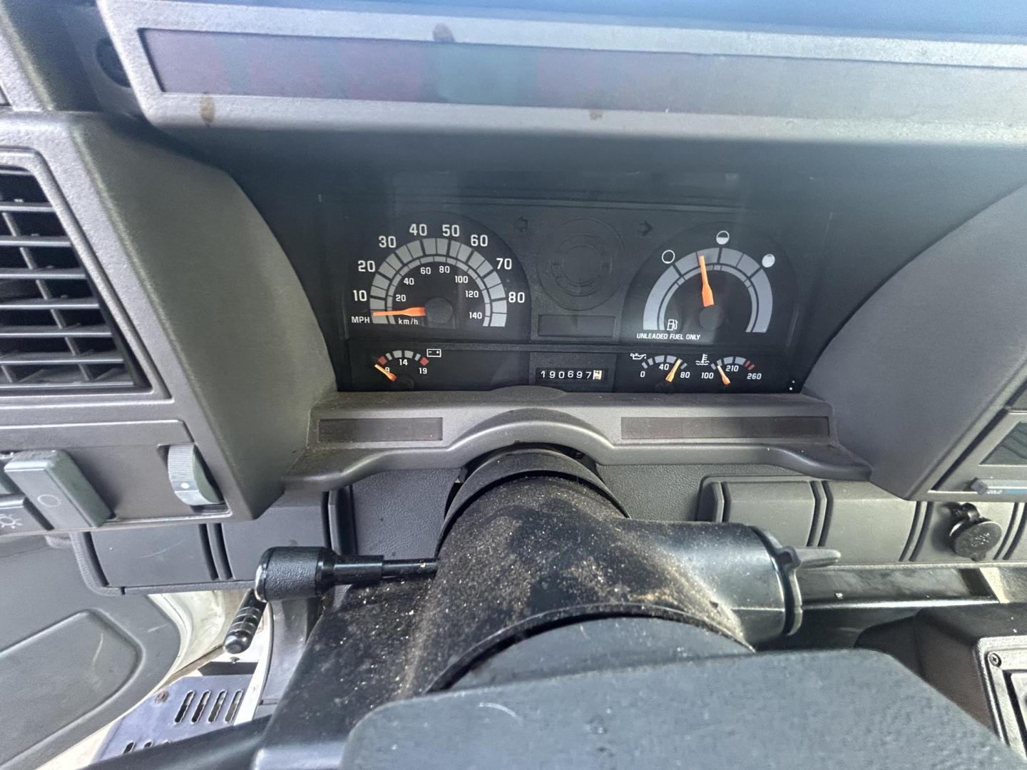 2002 White Chevrolet C7H042 - (1GBJ7H1E62J) with an 8.1L V8 OHV 16V engine, located at 1687 Business 35 S, New Braunfels, TX, 78130, (830) 625-7159, 29.655487, -98.051491 - Photo#10