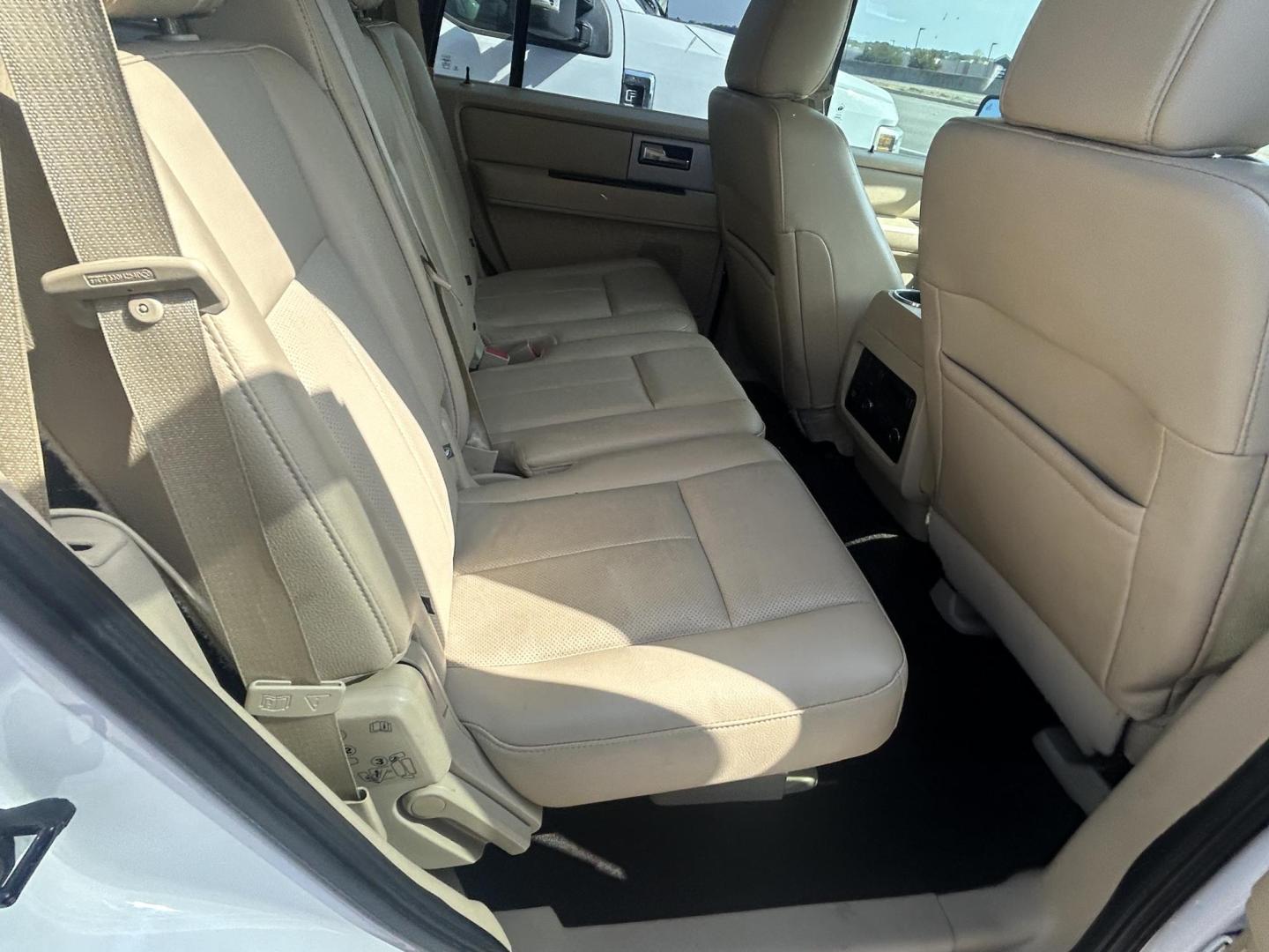 2017 White Ford Expedition Limited 2WD (1FMJU1KT8HE) with an 3.5L V6 DOHC 24V FFV engine, 6A transmission, located at 1687 Business 35 S, New Braunfels, TX, 78130, (830) 625-7159, 29.655487, -98.051491 - Photo#7