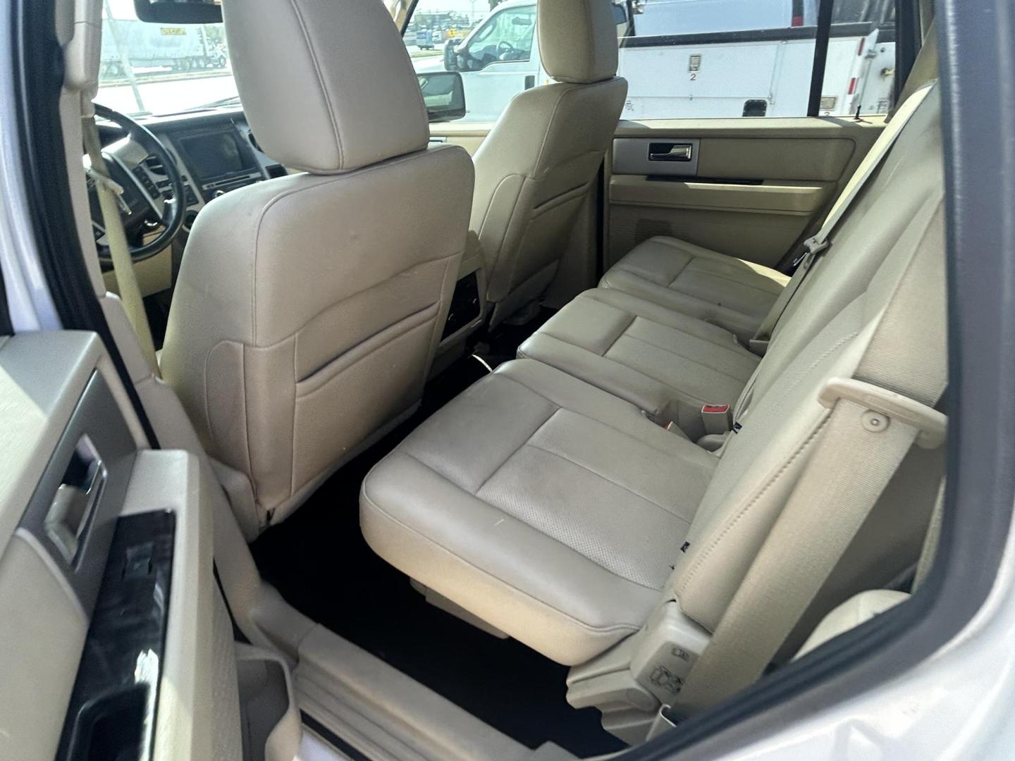 2017 White Ford Expedition Limited 2WD (1FMJU1KT8HE) with an 3.5L V6 DOHC 24V FFV engine, 6A transmission, located at 1687 Business 35 S, New Braunfels, TX, 78130, (830) 625-7159, 29.655487, -98.051491 - Photo#8