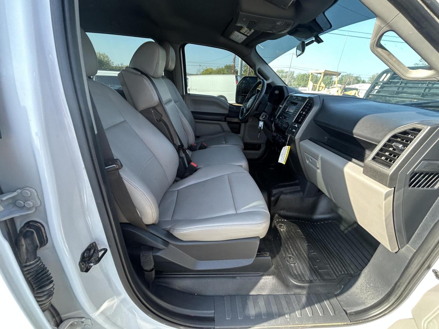 2022 White Ford F-250 SD XL Crew Cab 4WD (1FT7W2BT8NE) with an 6.7L V8 OHV 16V DIESEL engine, 6A transmission, located at 1687 Business 35 S, New Braunfels, TX, 78130, (830) 625-7159, 29.655487, -98.051491 - Photo#6