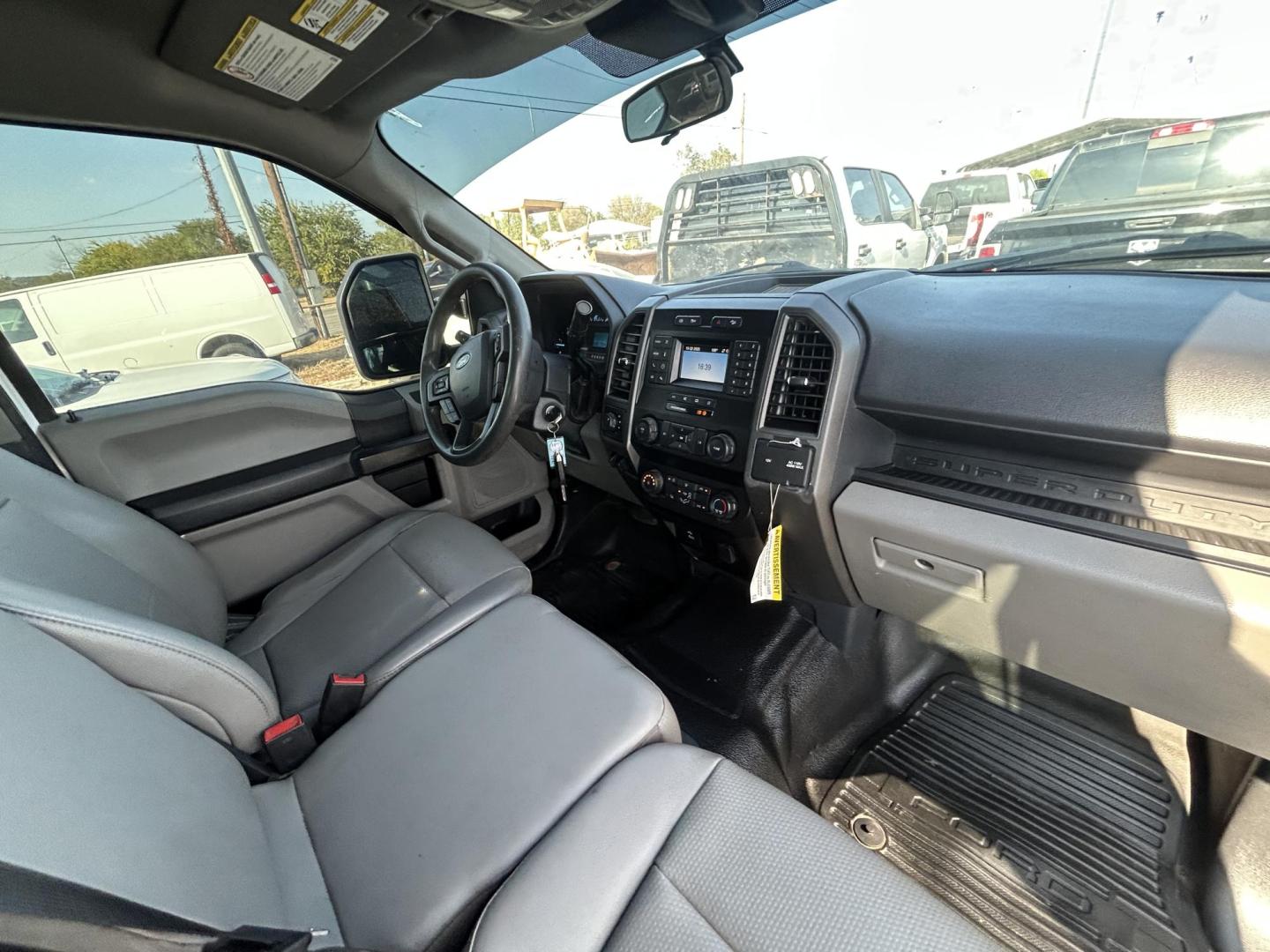 2022 White Ford F-250 SD XL Crew Cab 4WD (1FT7W2BT8NE) with an 6.7L V8 OHV 16V DIESEL engine, 6A transmission, located at 1687 Business 35 S, New Braunfels, TX, 78130, (830) 625-7159, 29.655487, -98.051491 - Photo#9