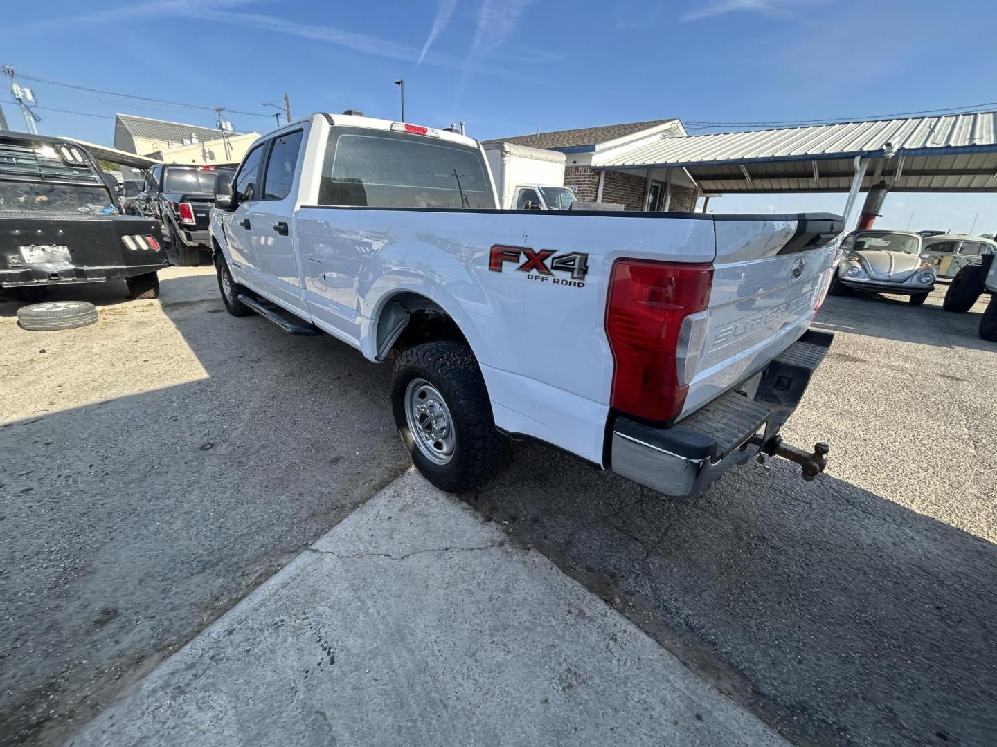 2022 White Ford F-250 SD XL Crew Cab 4WD (1FT7W2BT8NE) with an 6.7L V8 OHV 16V DIESEL engine, 6A transmission, located at 1687 Business 35 S, New Braunfels, TX, 78130, (830) 625-7159, 29.655487, -98.051491 - Photo#1