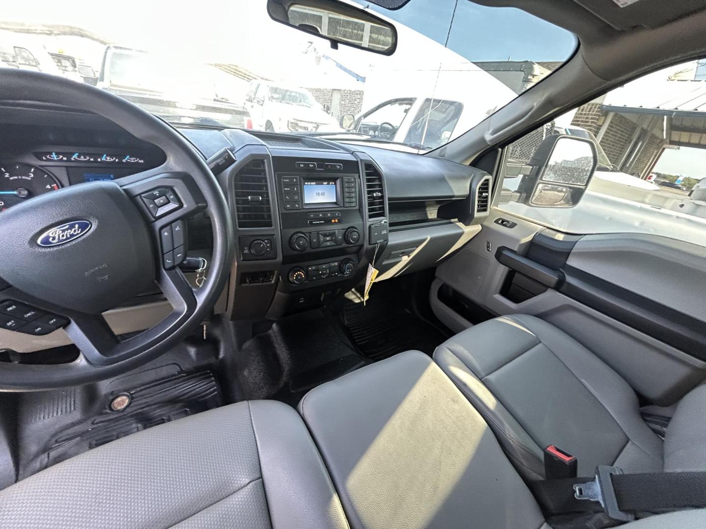 2022 White Ford F-250 SD XL Crew Cab 4WD (1FT7W2BT8NE) with an 6.7L V8 OHV 16V DIESEL engine, 6A transmission, located at 1687 Business 35 S, New Braunfels, TX, 78130, (830) 625-7159, 29.655487, -98.051491 - Photo#11