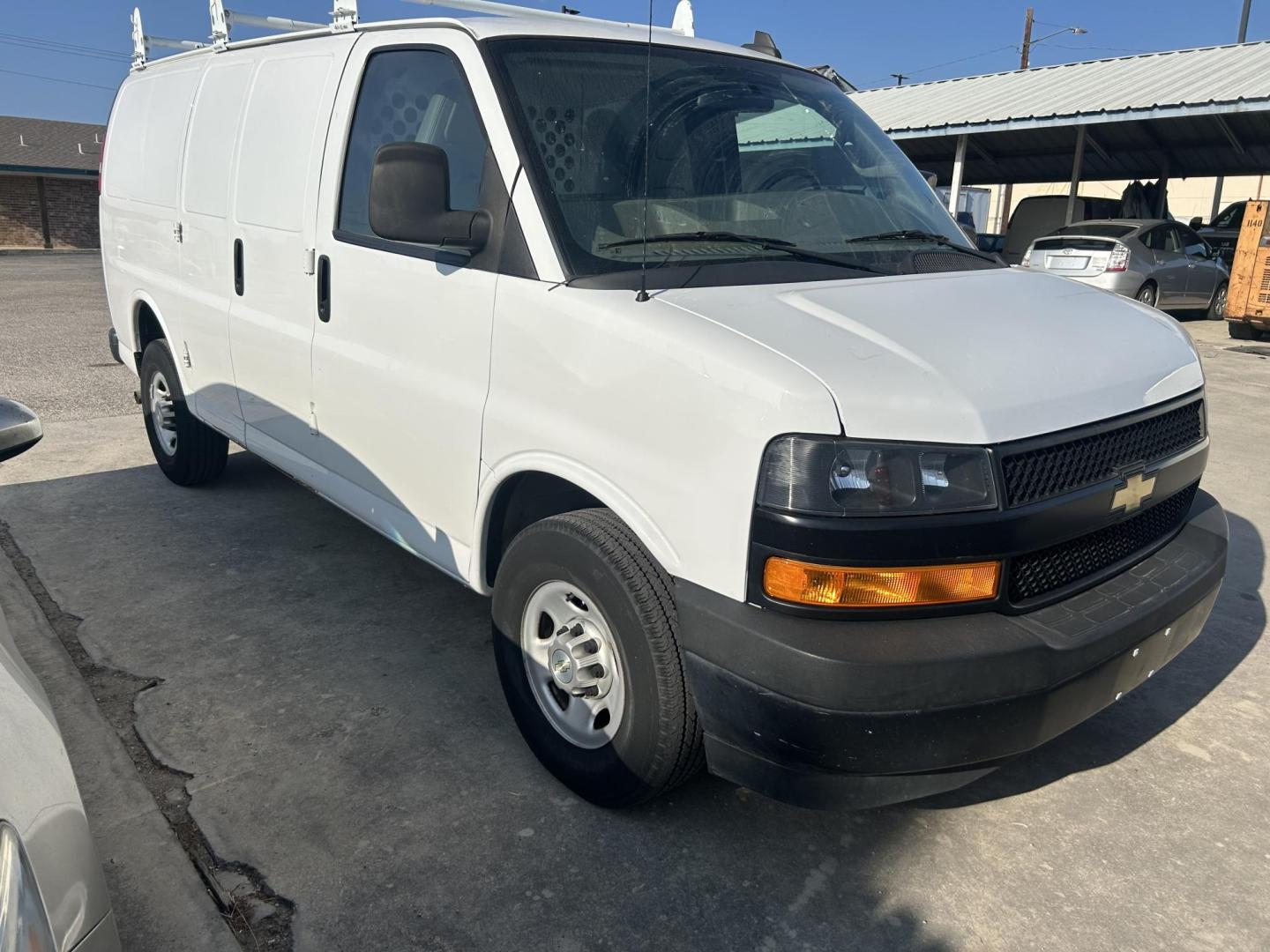 2021 White Chevrolet Express 2500 Cargo (1GCWGAFP2M1) with an 4.3L V6 engine, 6A transmission, located at 1687 Business 35 S, New Braunfels, TX, 78130, (830) 625-7159, 29.655487, -98.051491 - Photo#3