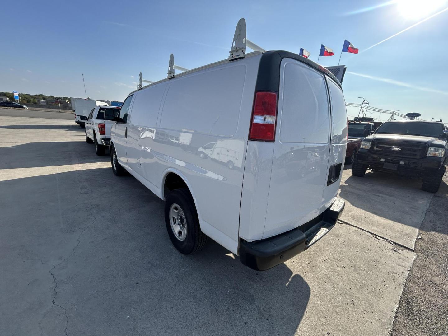 2021 White Chevrolet Express 2500 Cargo (1GCWGAFP2M1) with an 4.3L V6 engine, 6A transmission, located at 1687 Business 35 S, New Braunfels, TX, 78130, (830) 625-7159, 29.655487, -98.051491 - Photo#1