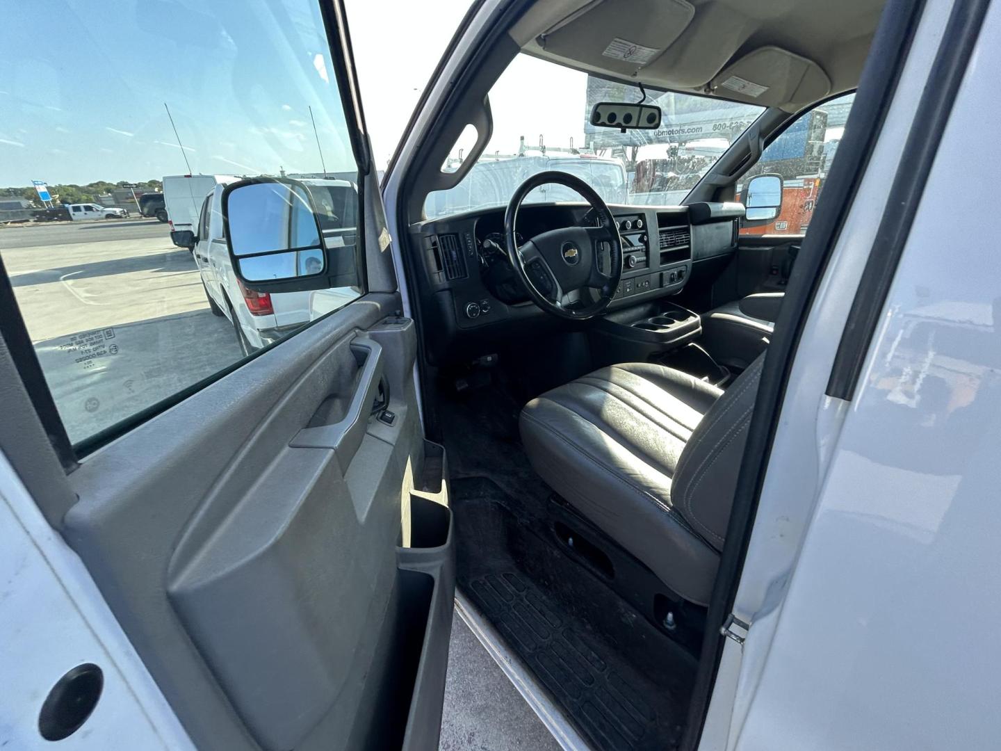 2021 White Chevrolet Express 2500 Cargo (1GCWGAFP2M1) with an 4.3L V6 engine, 6A transmission, located at 1687 Business 35 S, New Braunfels, TX, 78130, (830) 625-7159, 29.655487, -98.051491 - Photo#4