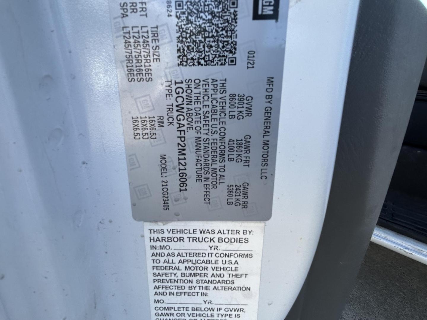 2021 White Chevrolet Express 2500 Cargo (1GCWGAFP2M1) with an 4.3L V6 engine, 6A transmission, located at 1687 Business 35 S, New Braunfels, TX, 78130, (830) 625-7159, 29.655487, -98.051491 - Photo#15