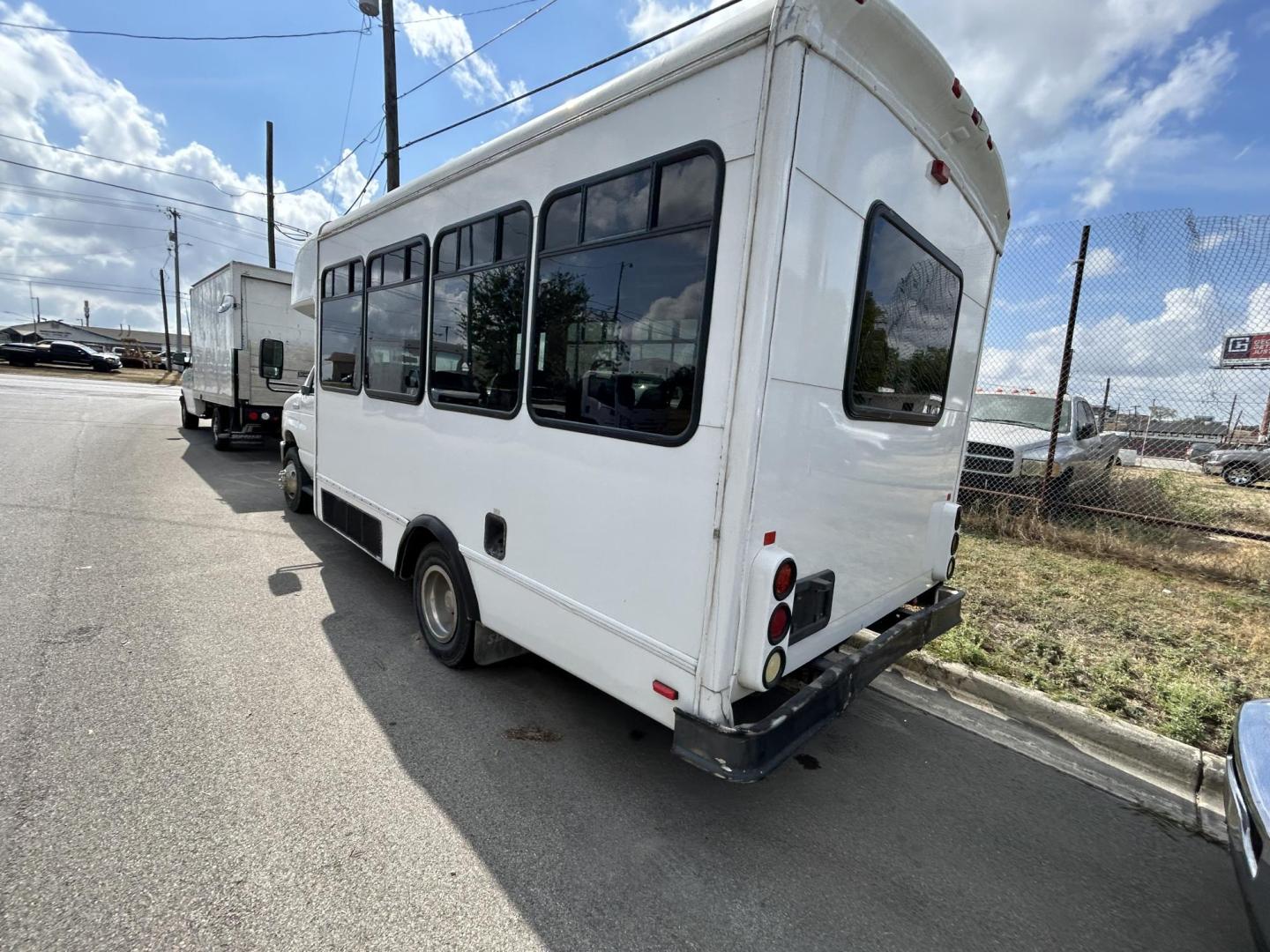 2010 White Ford Econoline E350 (1FDEE3FSXAD) with an 6.8L V10 SOHC 20V engine, Automatic transmission, located at 1687 Business 35 S, New Braunfels, TX, 78130, (830) 625-7159, 29.655487, -98.051491 - Photo#1