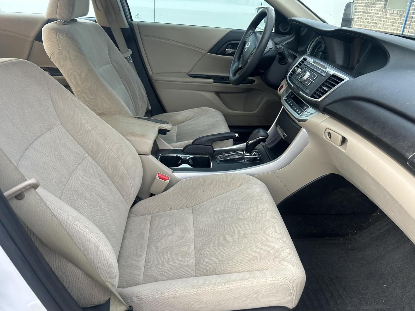 2014 White Honda Accord EX Sedan CVT (1HGCR2F70EA) with an 2.4L L4 DOHC 16V engine, Continuously Variable Transmission transmission, located at 1687 Business 35 S, New Braunfels, TX, 78130, (830) 625-7159, 29.655487, -98.051491 - Photo#5