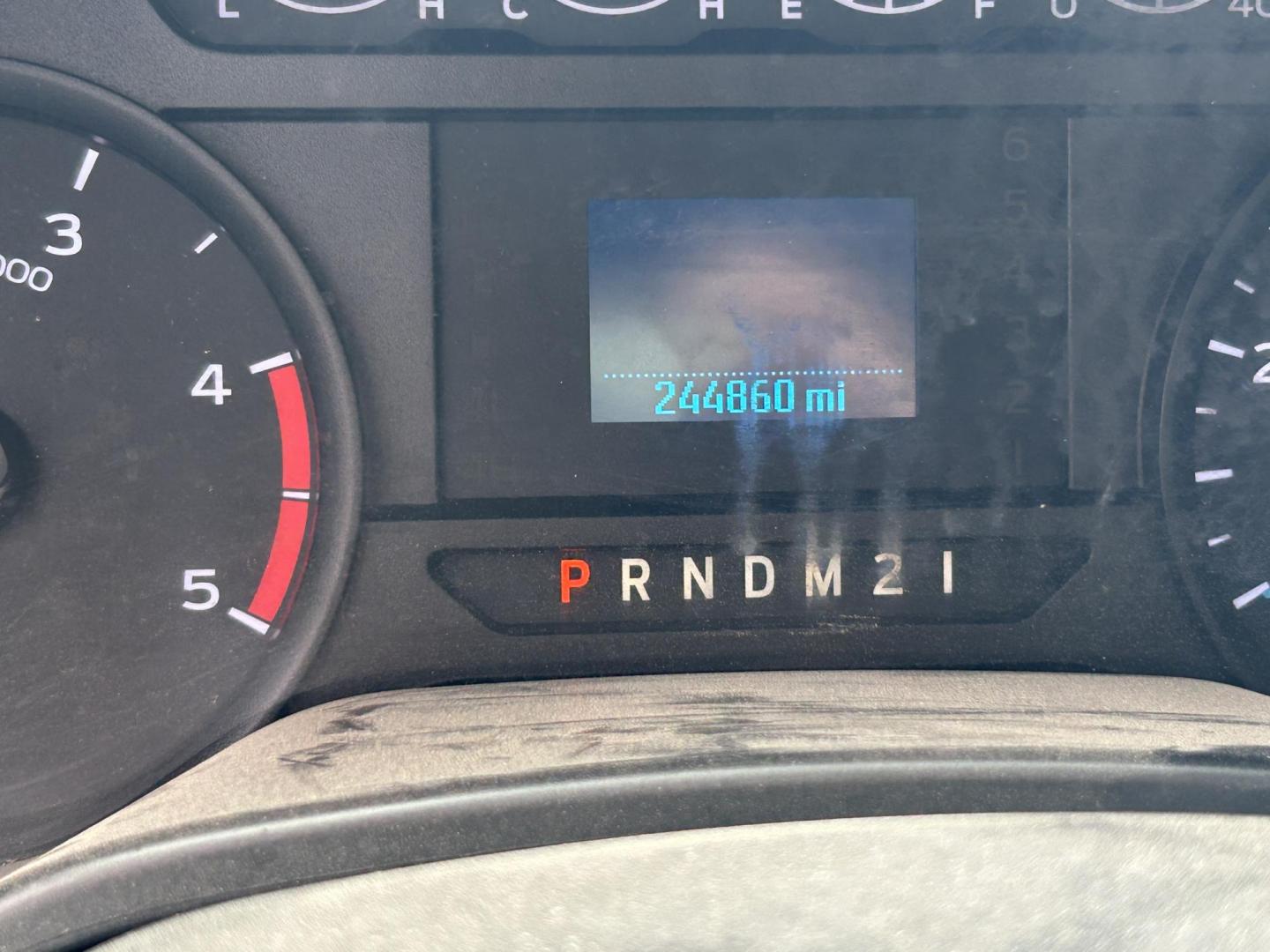 2017 White Ford F-350 SD XL SuperCab Long Bed DRW 2WD (1FD8X3GT3HE) with an 6.7L V8 OHV 16V DIESEL engine, 6A transmission, located at 1687 Business 35 S, New Braunfels, TX, 78130, (830) 625-7159, 29.655487, -98.051491 - Photo#12