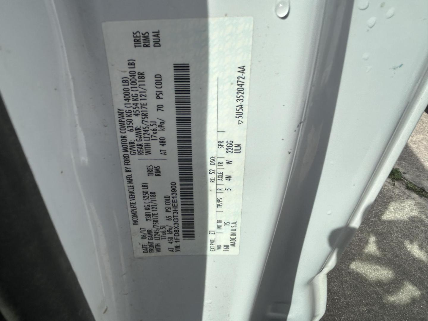 2017 White Ford F-350 SD XL SuperCab Long Bed DRW 2WD (1FD8X3GT3HE) with an 6.7L V8 OHV 16V DIESEL engine, 6A transmission, located at 1687 Business 35 S, New Braunfels, TX, 78130, (830) 625-7159, 29.655487, -98.051491 - Photo#14