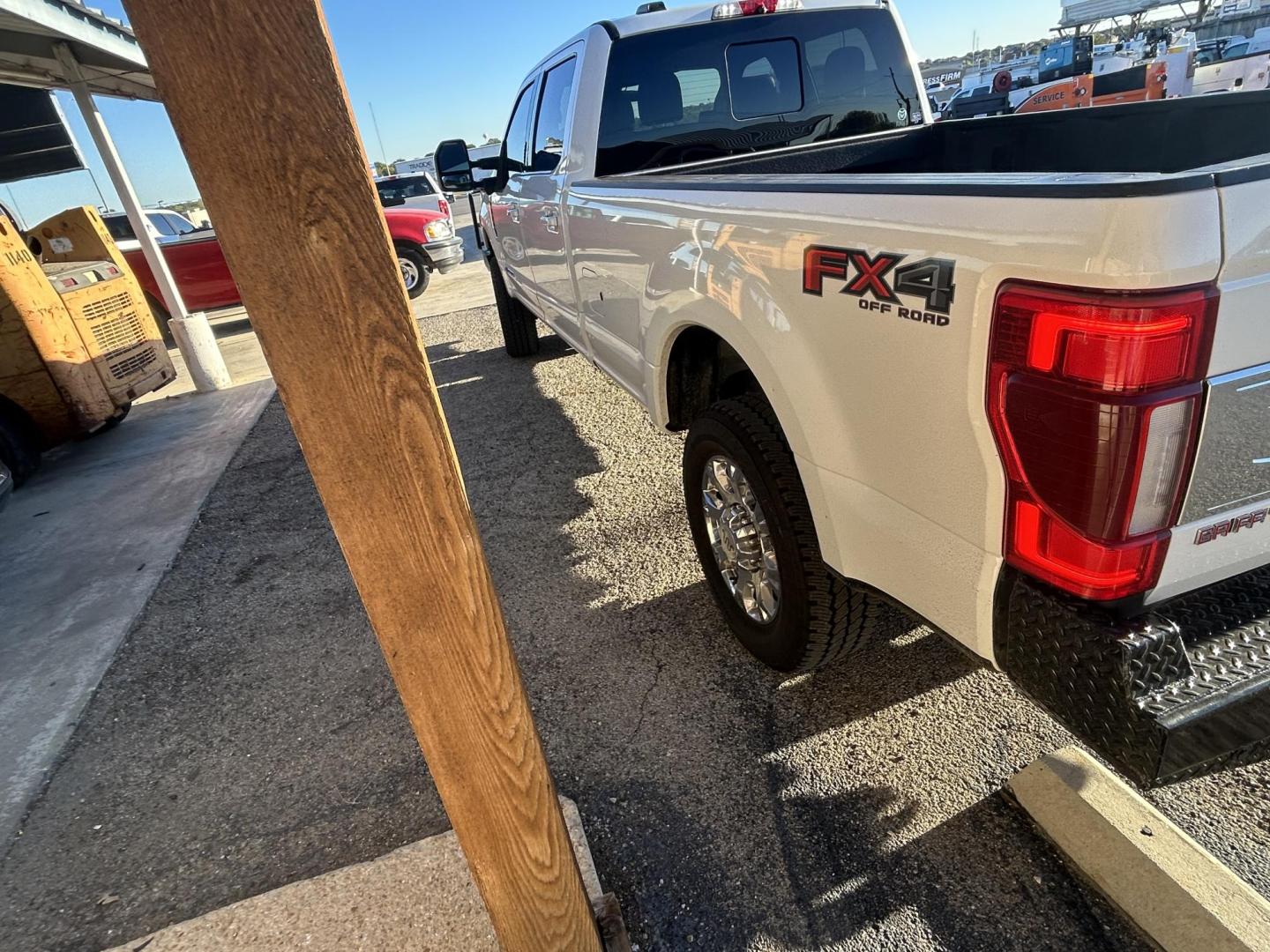 2020 White Ford F-350 SD King Ranch Crew Cab Long Bed 4WD (1FT8W3BTXLE) with an 6.7L V8 OHV 16V DIESEL engine, 6A transmission, located at 1687 Business 35 S, New Braunfels, TX, 78130, (830) 625-7159, 29.655487, -98.051491 - Photo#1