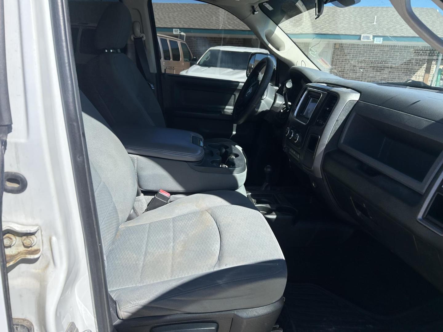 2013 White RAM 2500 Tradesman Crew Cab SWB 4WD (3C6UR5CL5DG) with an 6.7L L6 OHV 24V TURBO DIESEL engine, 6-Speed Automatic transmission, located at 1687 Business 35 S, New Braunfels, TX, 78130, (830) 625-7159, 29.655487, -98.051491 - Photo#2