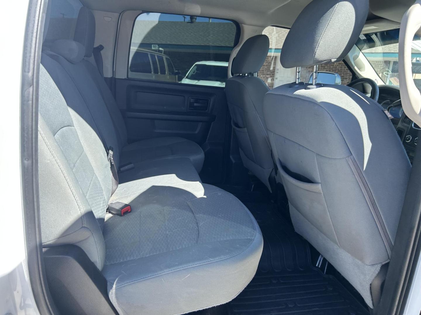 2013 White RAM 2500 Tradesman Crew Cab SWB 4WD (3C6UR5CL5DG) with an 6.7L L6 OHV 24V TURBO DIESEL engine, 6-Speed Automatic transmission, located at 1687 Business 35 S, New Braunfels, TX, 78130, (830) 625-7159, 29.655487, -98.051491 - Photo#4