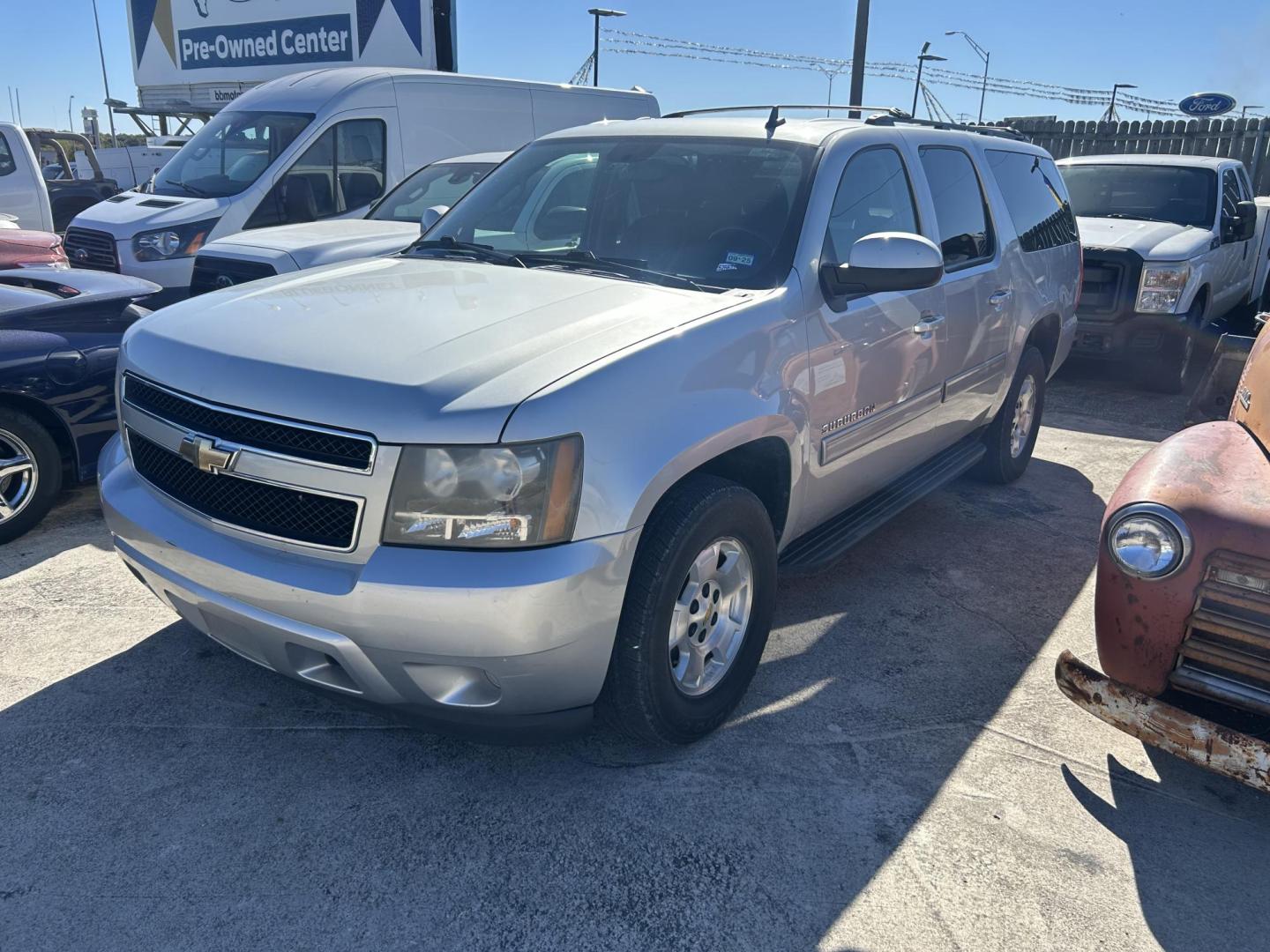 2011 Silver Chevrolet Suburban LS 1500 2WD (1GNSCHE08BR) with an 5.3L V8 OHV 16V FFV engine, 4-Speed Automatic transmission, located at 1687 Business 35 S, New Braunfels, TX, 78130, (830) 625-7159, 29.655487, -98.051491 - Photo#0