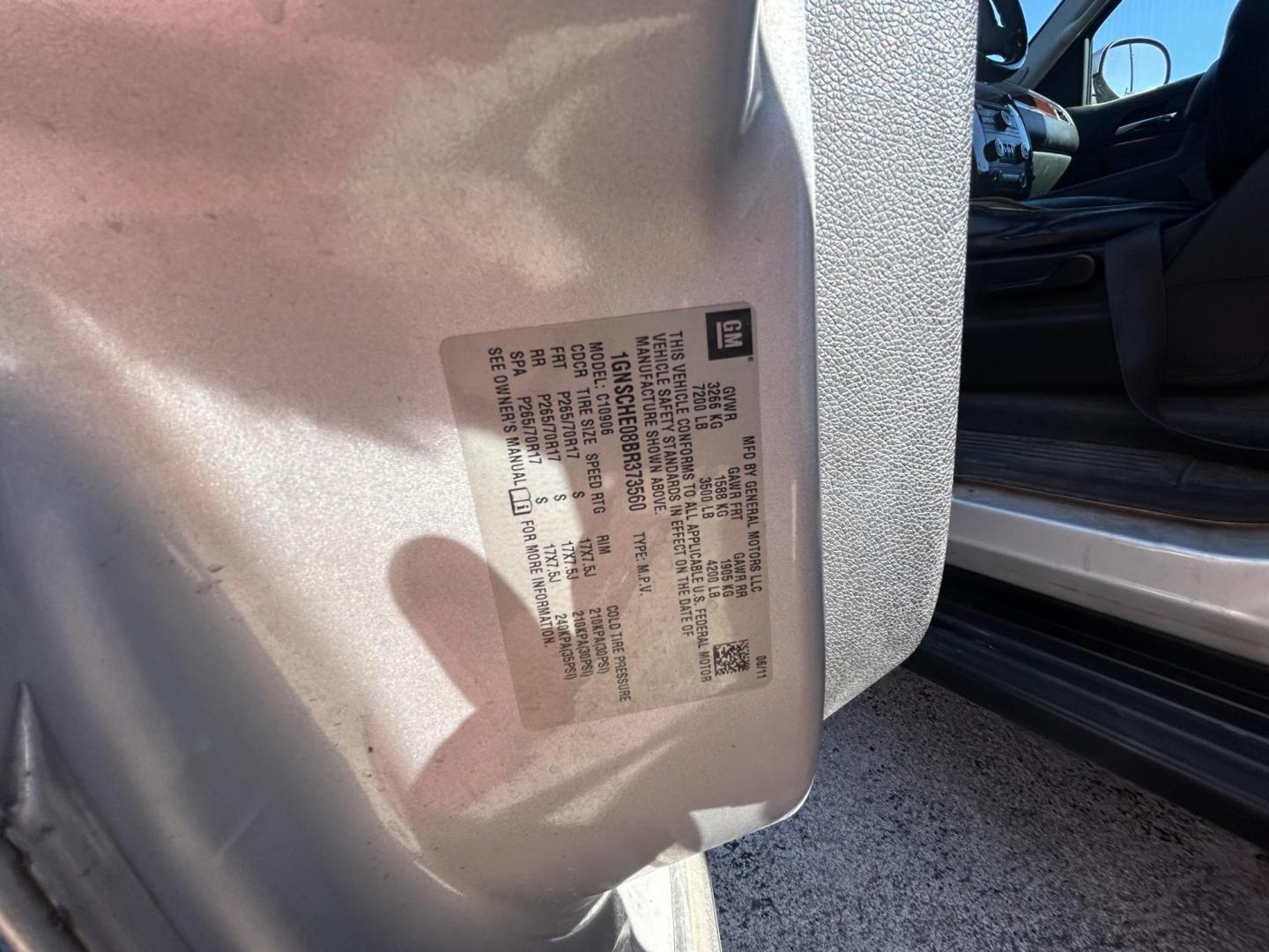 2011 Silver Chevrolet Suburban LS 1500 2WD (1GNSCHE08BR) with an 5.3L V8 OHV 16V FFV engine, 4-Speed Automatic transmission, located at 1687 Business 35 S, New Braunfels, TX, 78130, (830) 625-7159, 29.655487, -98.051491 - Photo#12