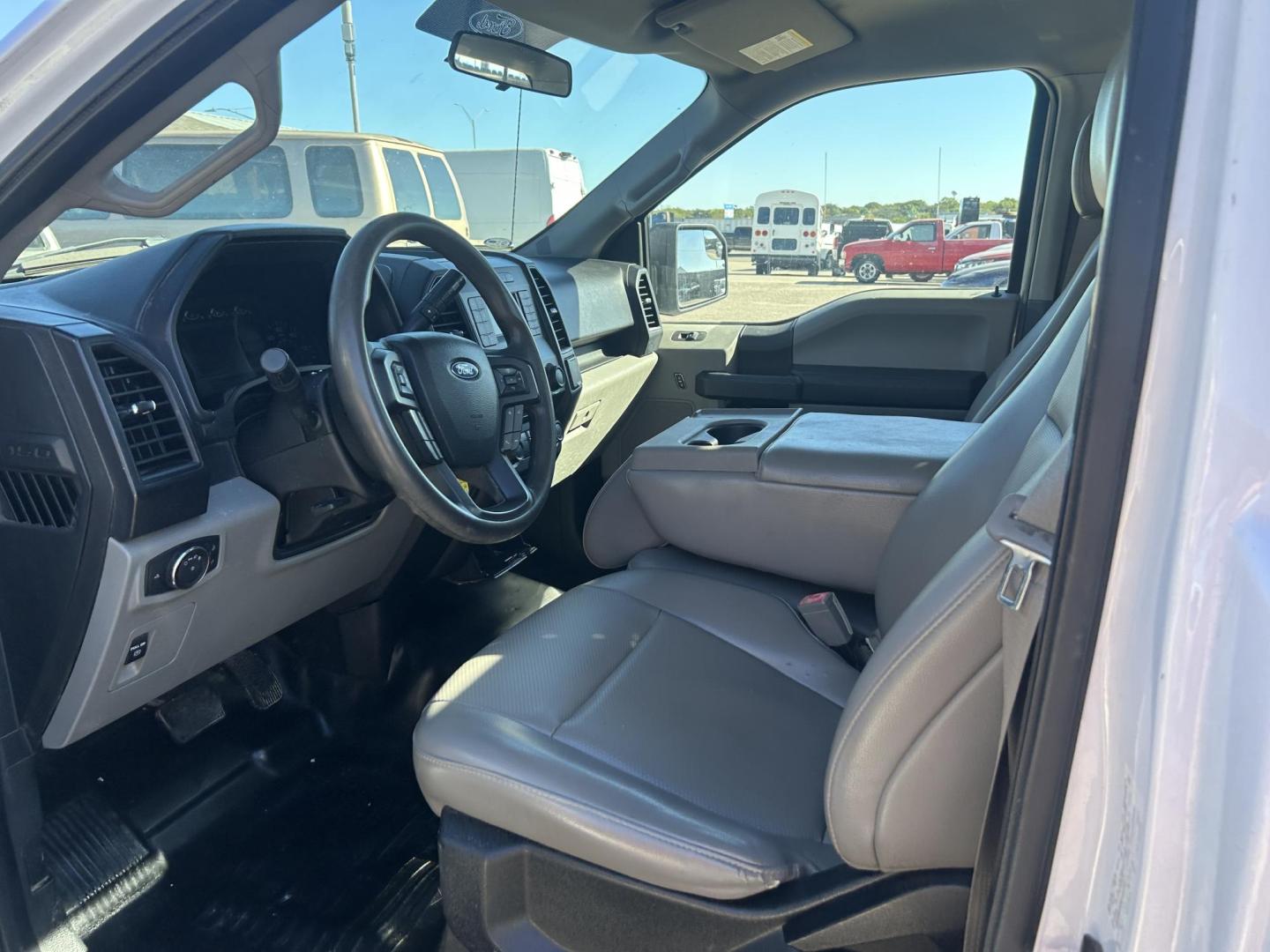 2018 White Ford F-150 XL 8-ft. Bed 2WD (1FTMF1CB4JK) with an 3.3L V6 DOHC 24V engine, 6A transmission, located at 1687 Business 35 S, New Braunfels, TX, 78130, (830) 625-7159, 29.655487, -98.051491 - Photo#5