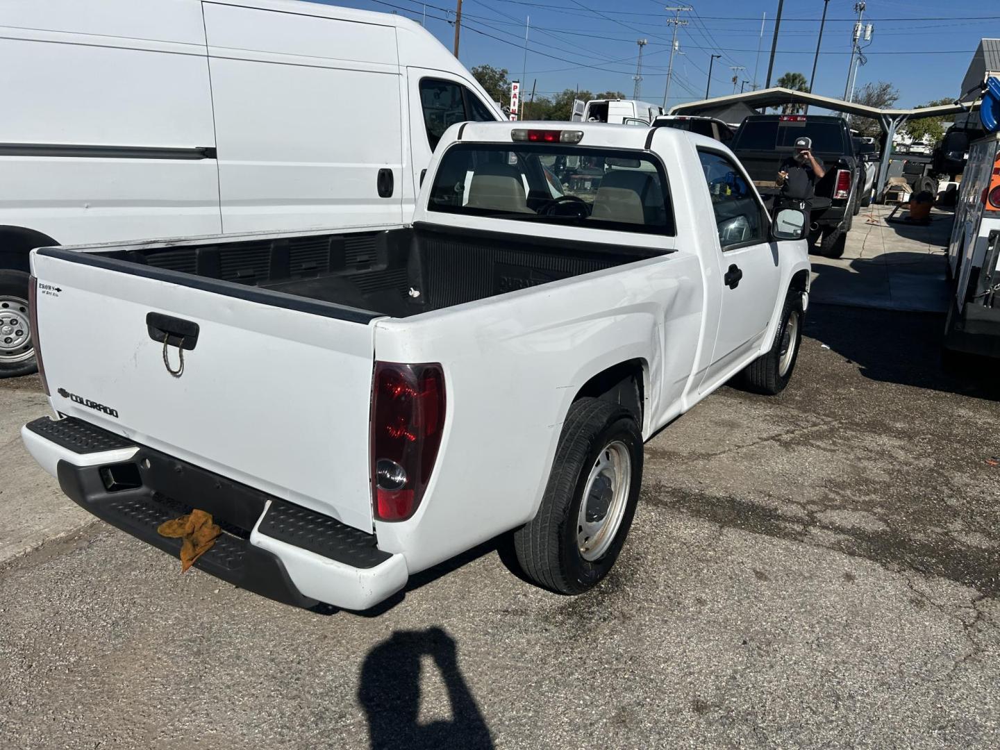2009 White Chevrolet Colorado Work Truck 2WD (1GCCS149698) with an 2.9L L4 DOHC 16V engine, located at 1687 Business 35 S, New Braunfels, TX, 78130, (830) 625-7159, 29.655487, -98.051491 - Photo#3