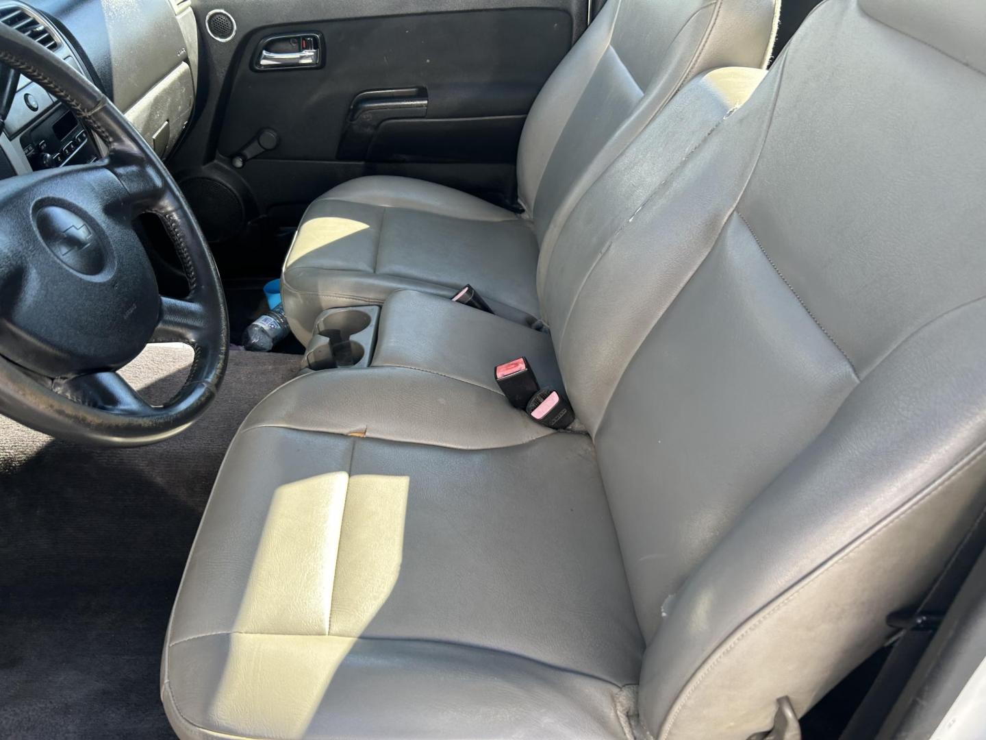 2009 White Chevrolet Colorado Work Truck 2WD (1GCCS149698) with an 2.9L L4 DOHC 16V engine, located at 1687 Business 35 S, New Braunfels, TX, 78130, (830) 625-7159, 29.655487, -98.051491 - Photo#6